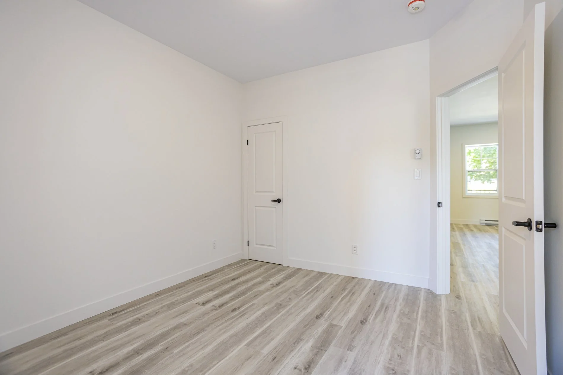 285 William St - Unit 2_13.JPG