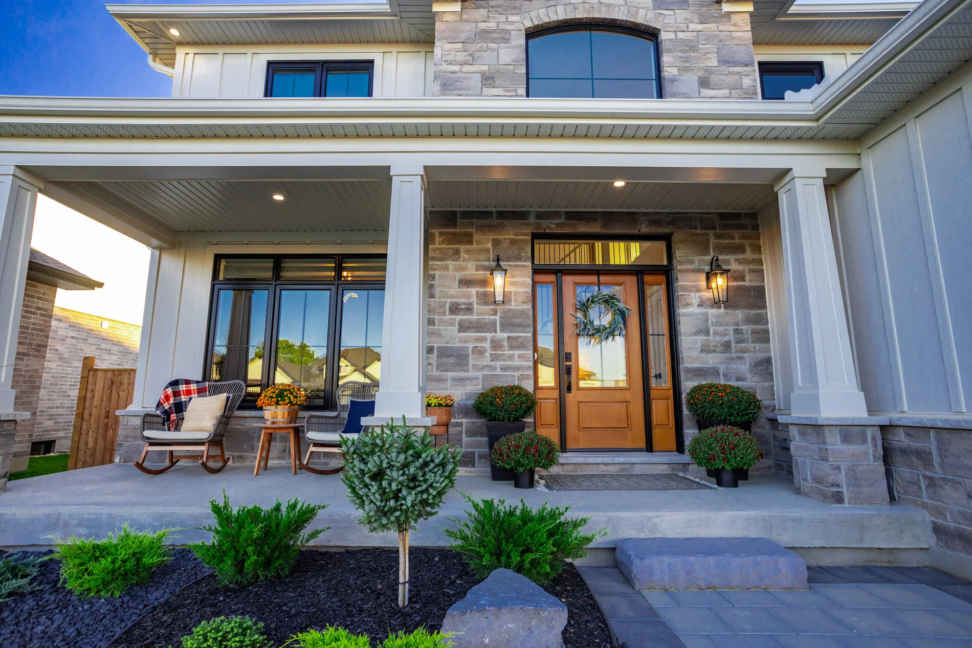 2555 Bond St_04.jpg