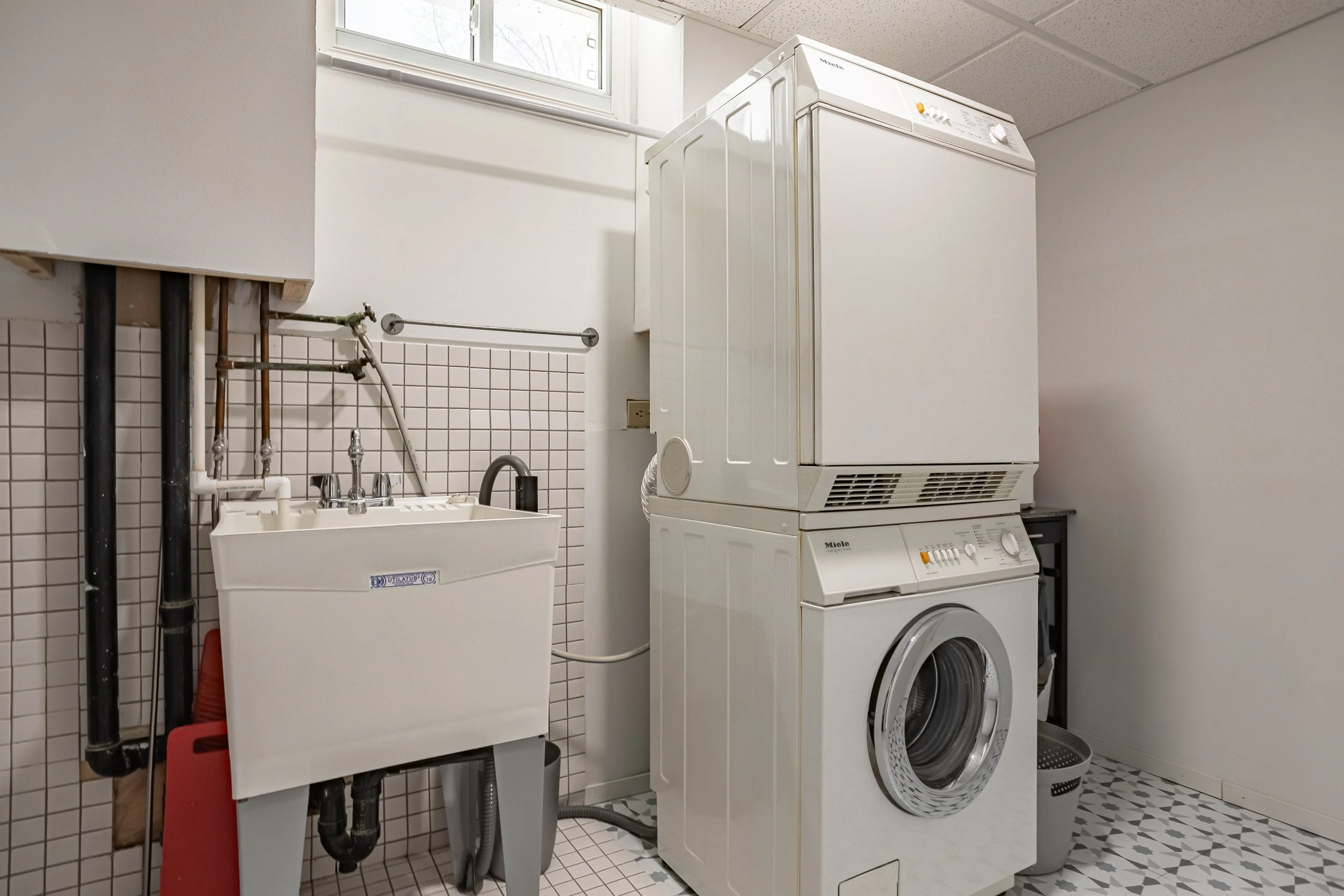 107 Ardsley Cres-30.jpg