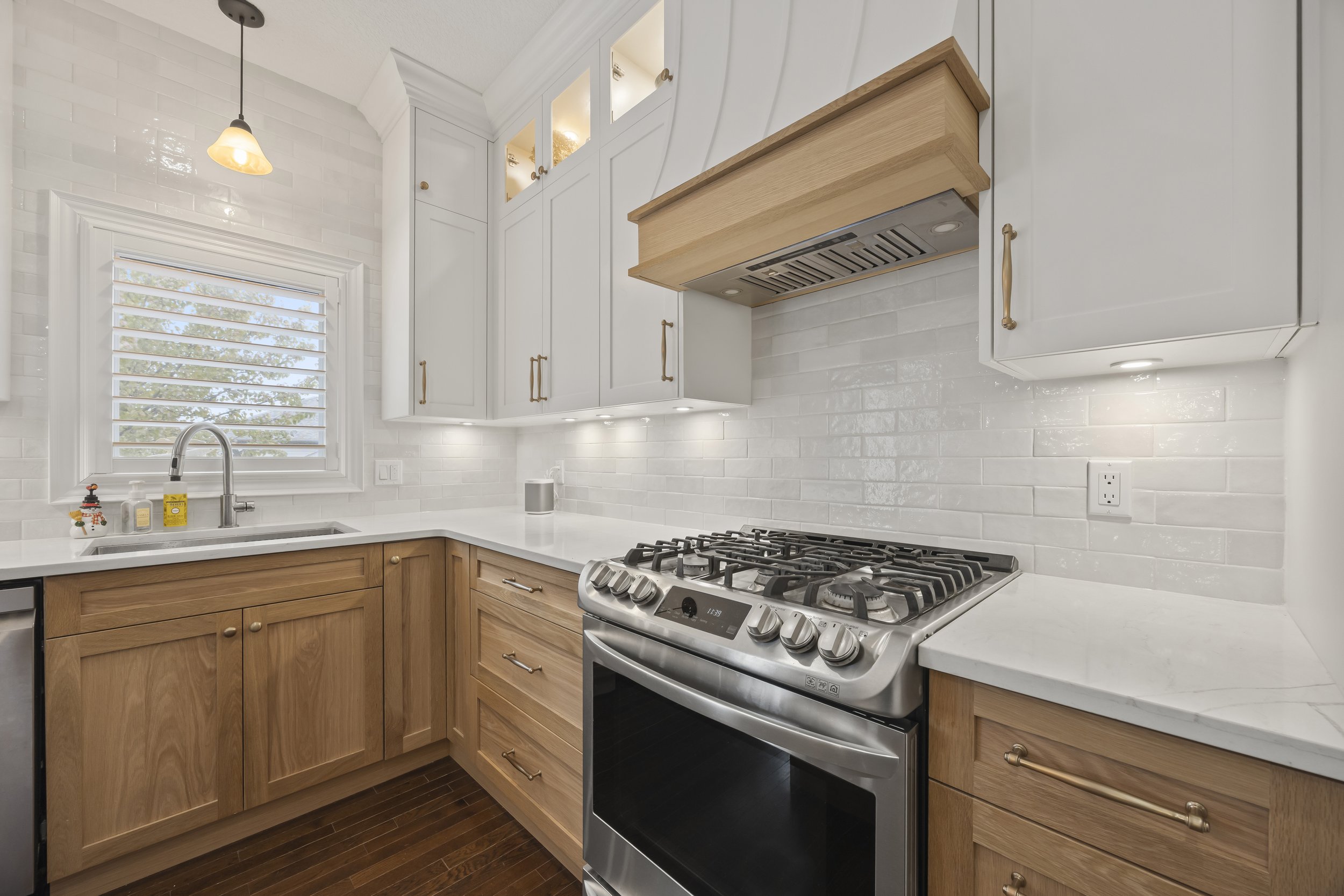 672 Clearwater Cres -11.JPG