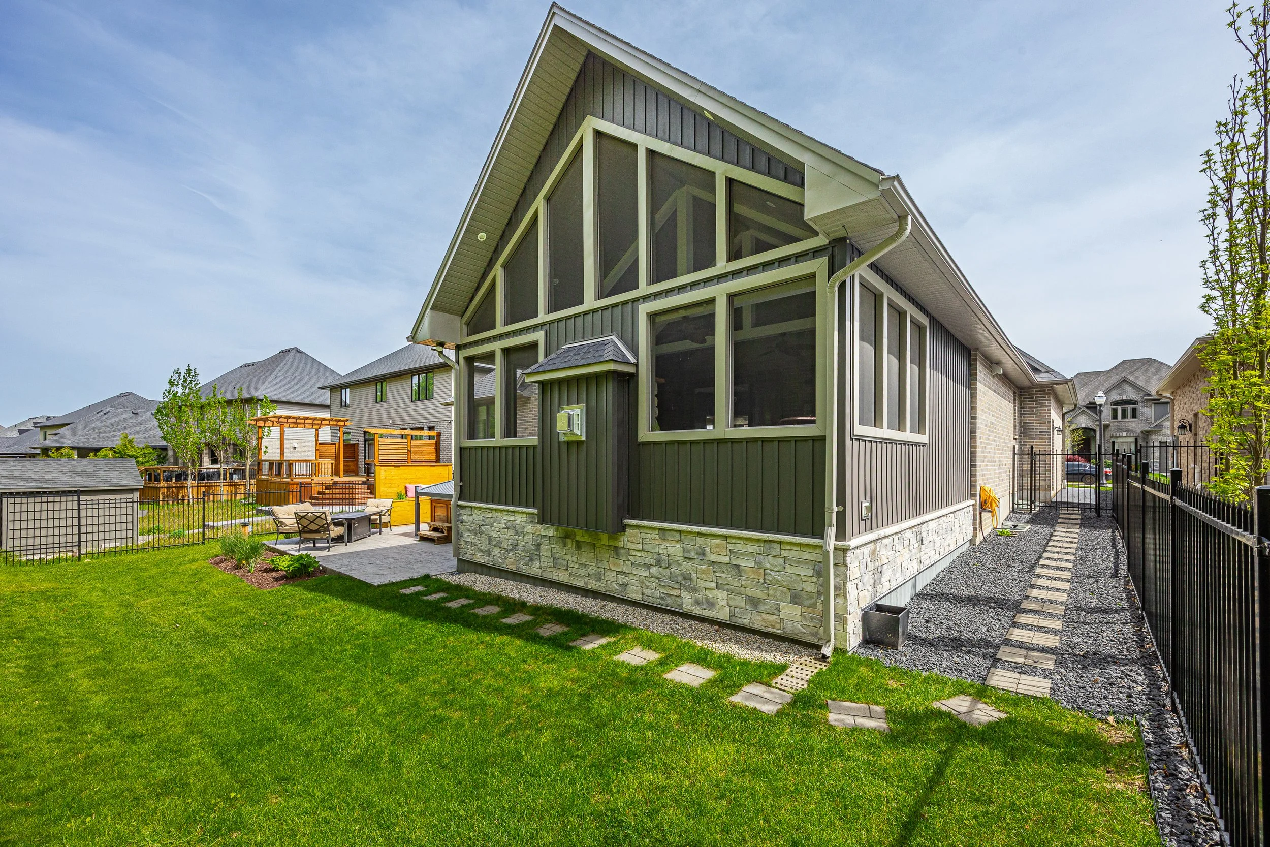 2263 Dauncey Cres -46.jpg