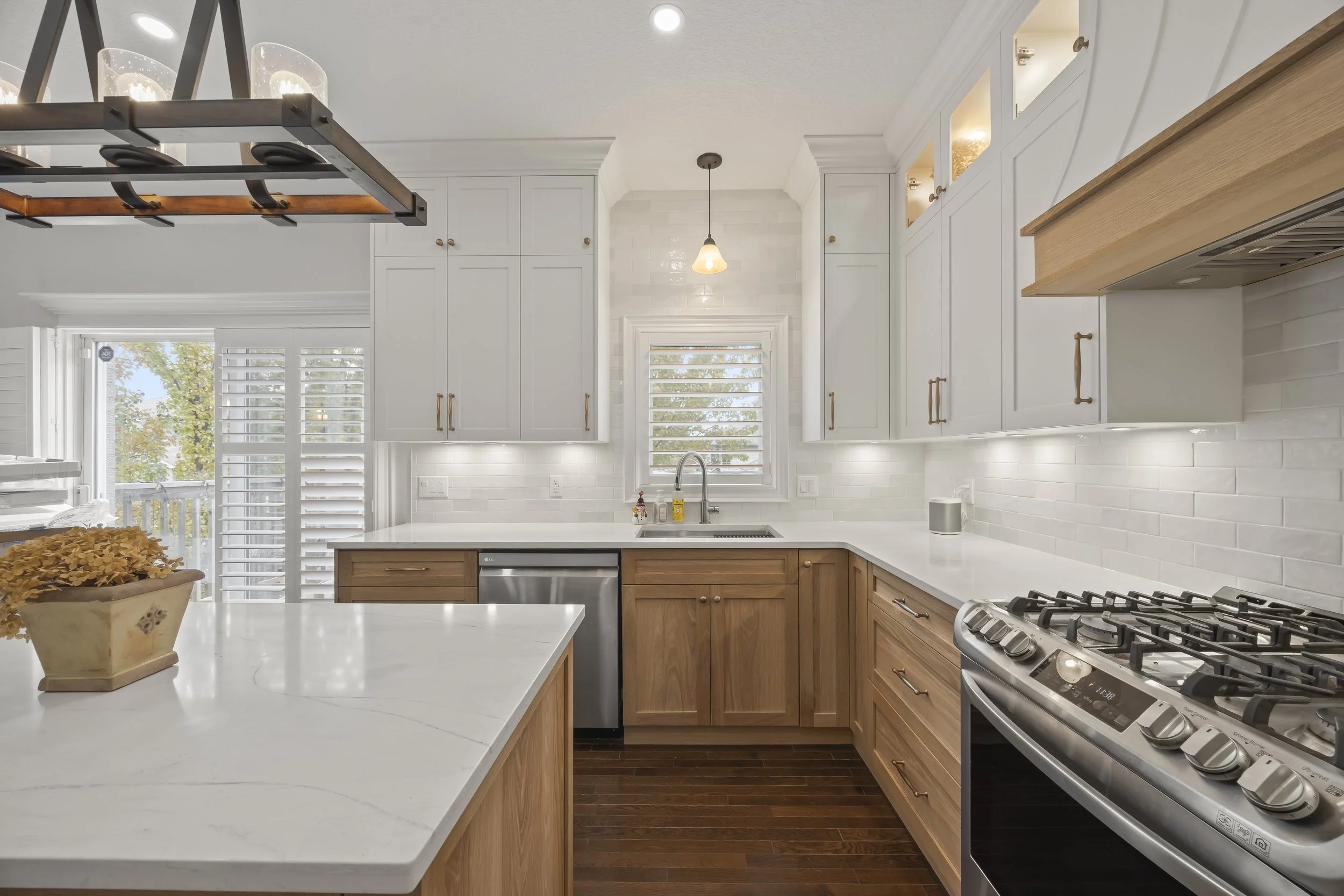 672 Clearwater Cres -10.JPG