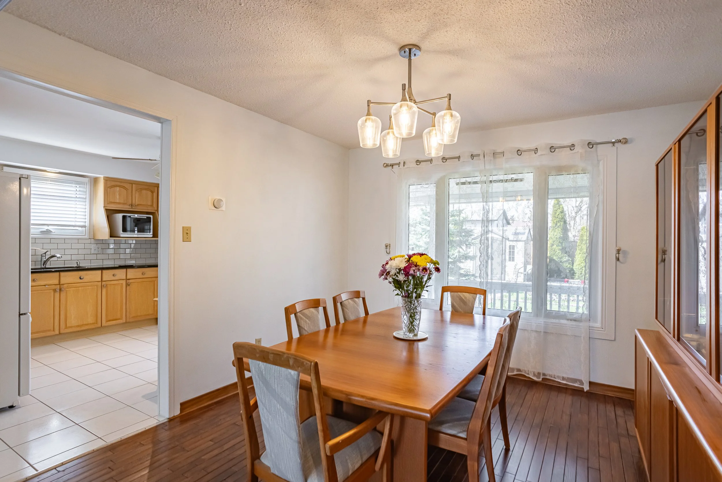 107 Ardsley Cres-10.jpg