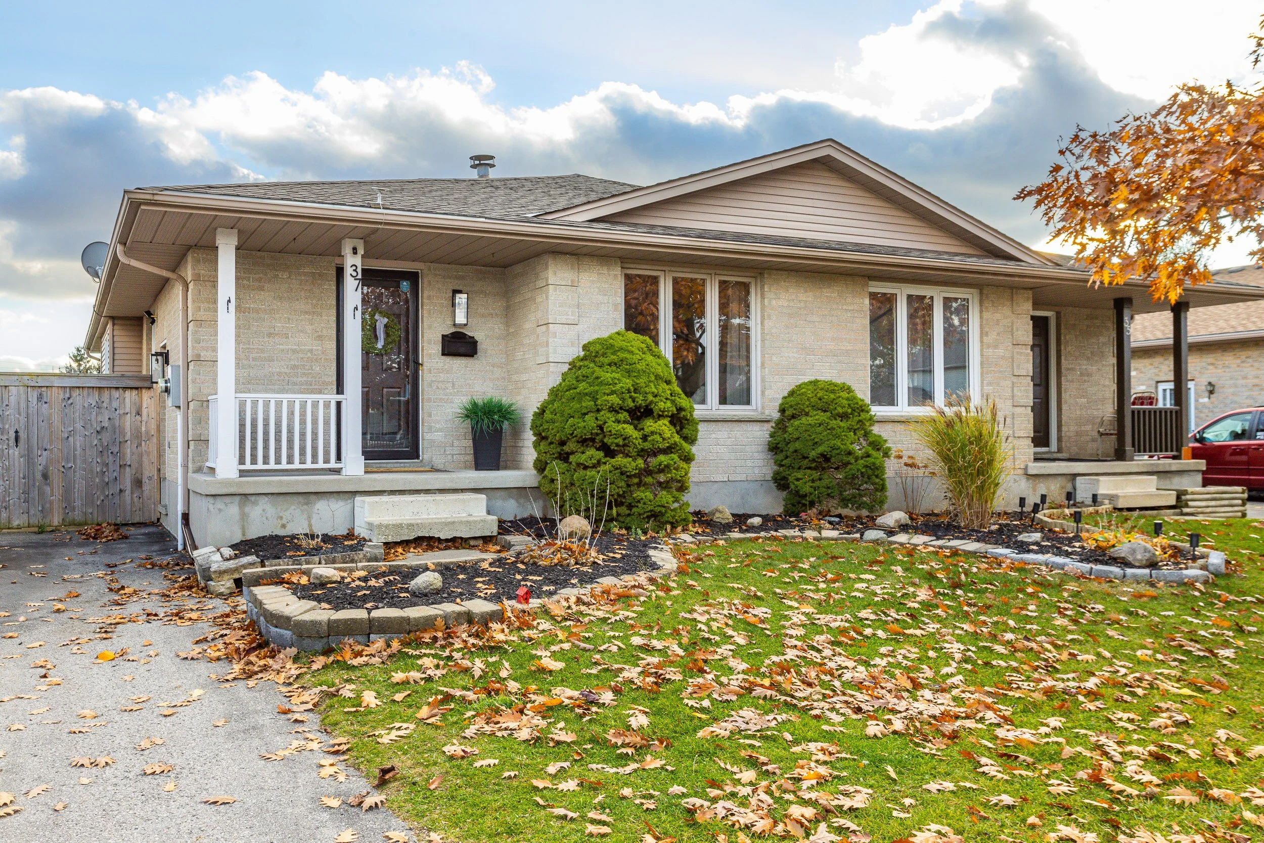 37 Rosethorn Ct-4.jpg