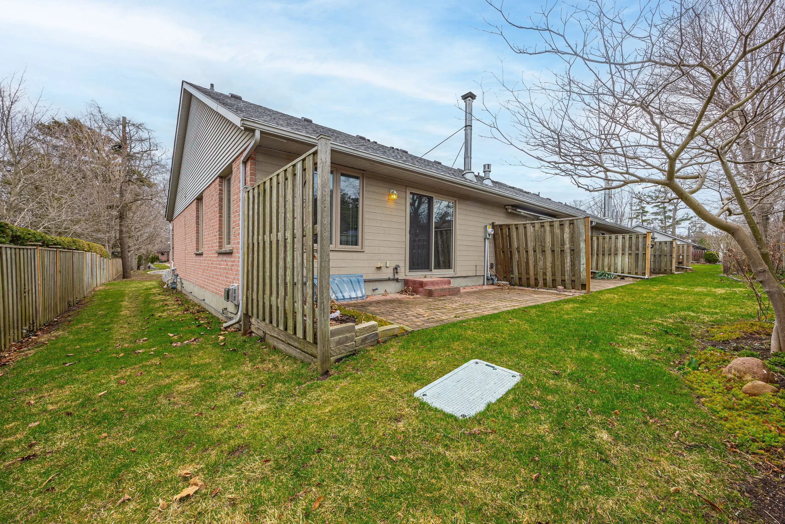 12-90 Ontario St S -38.jpg