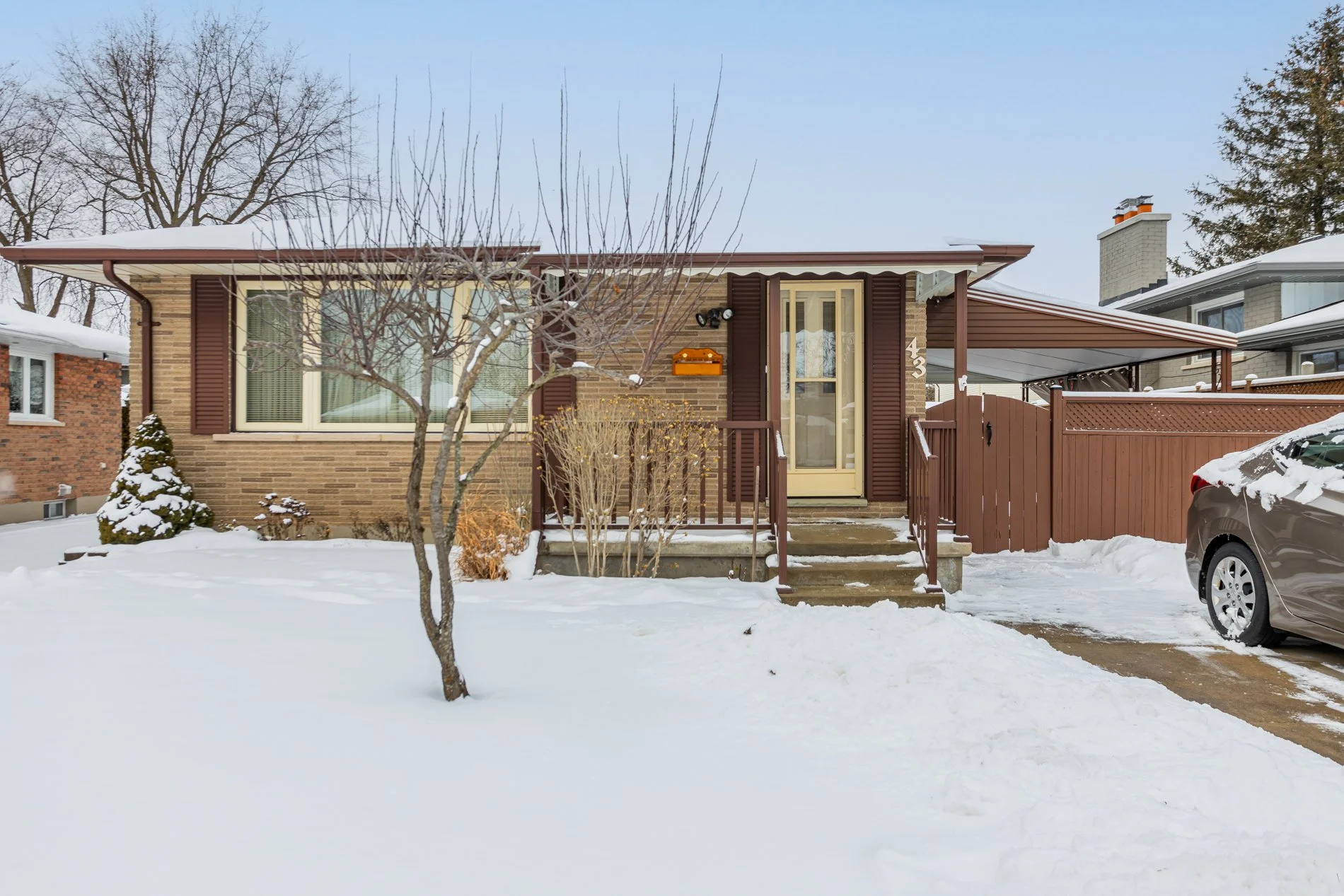 43 Frobisher Cres-1.jpg