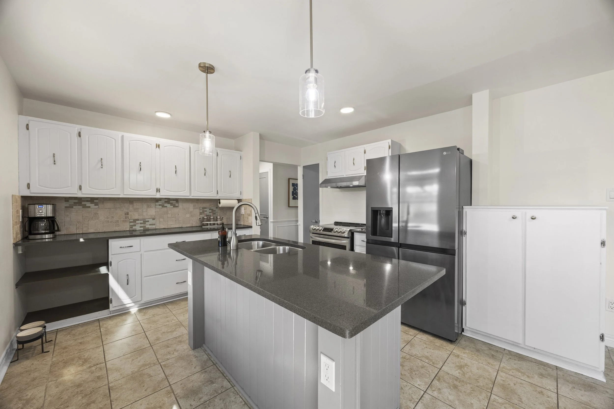 931 Farnham Rd -18.JPG