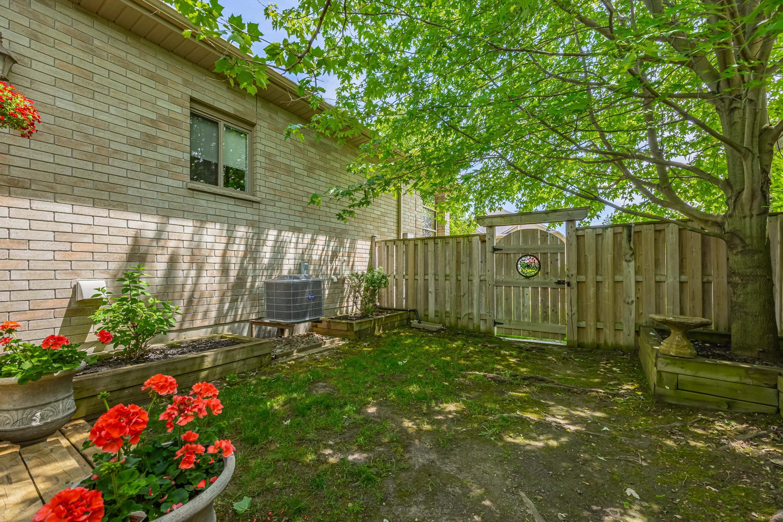 10-2080 Beaverbrook Ave -45.jpg