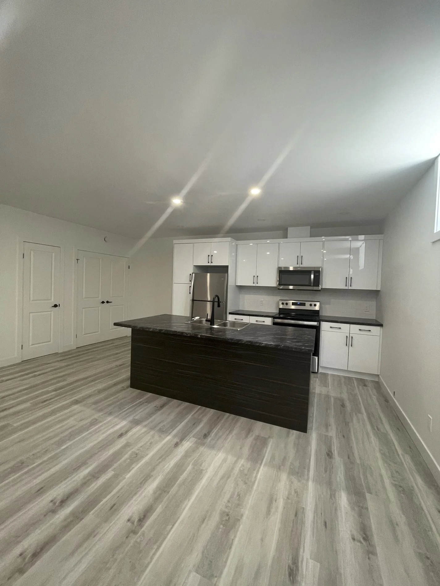285 William St - Unit 1_09.JPG
