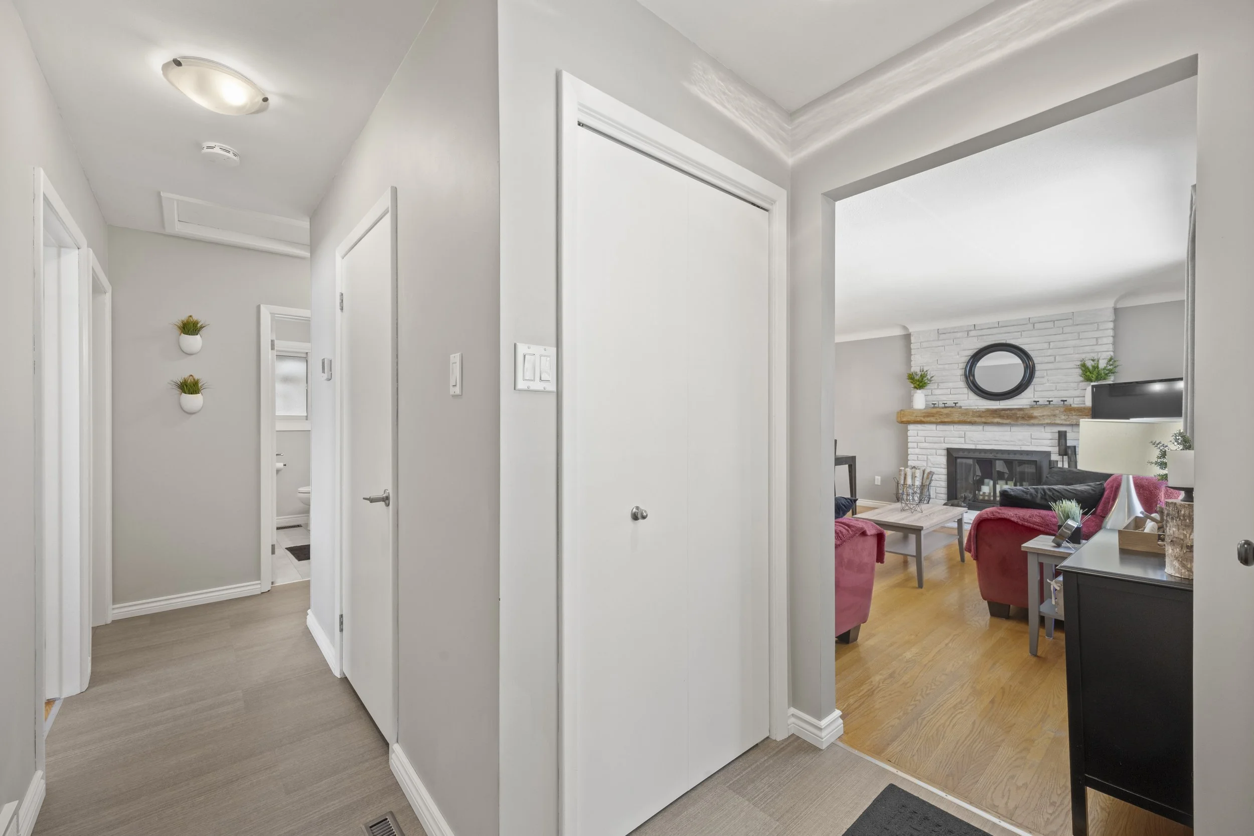 430 Magnolia Cres -07.JPG