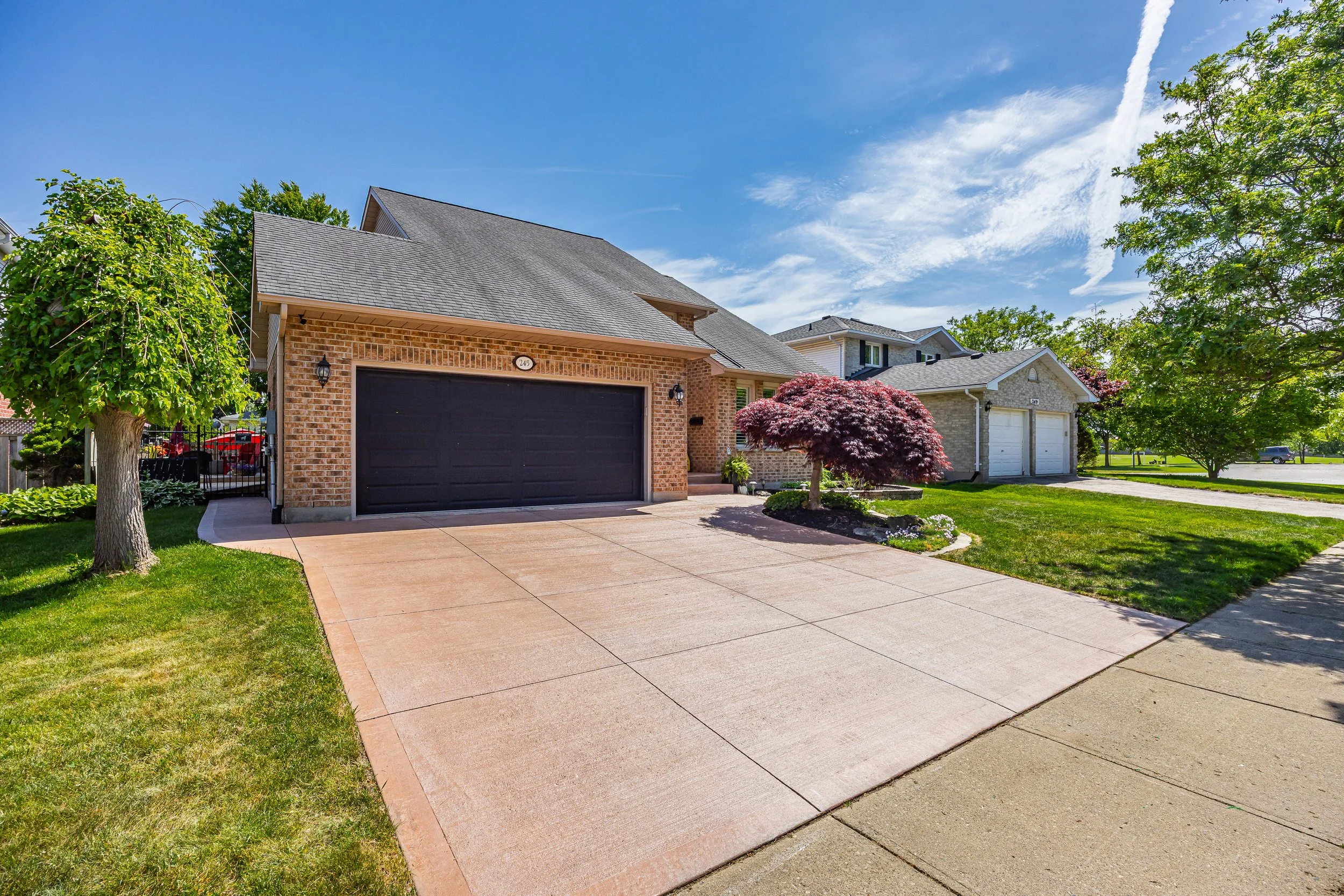 245 Ensign Cres -03.jpg