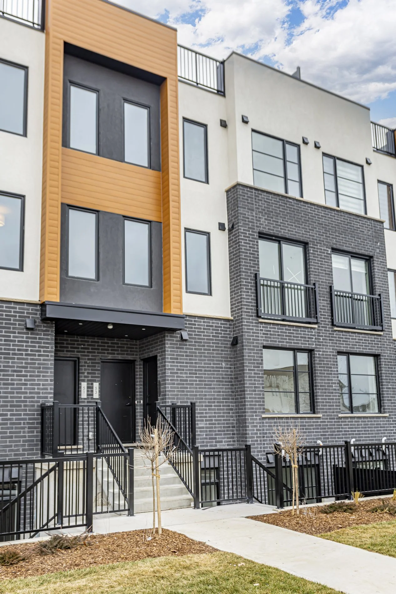 55-3900 Savoy St_02.JPG