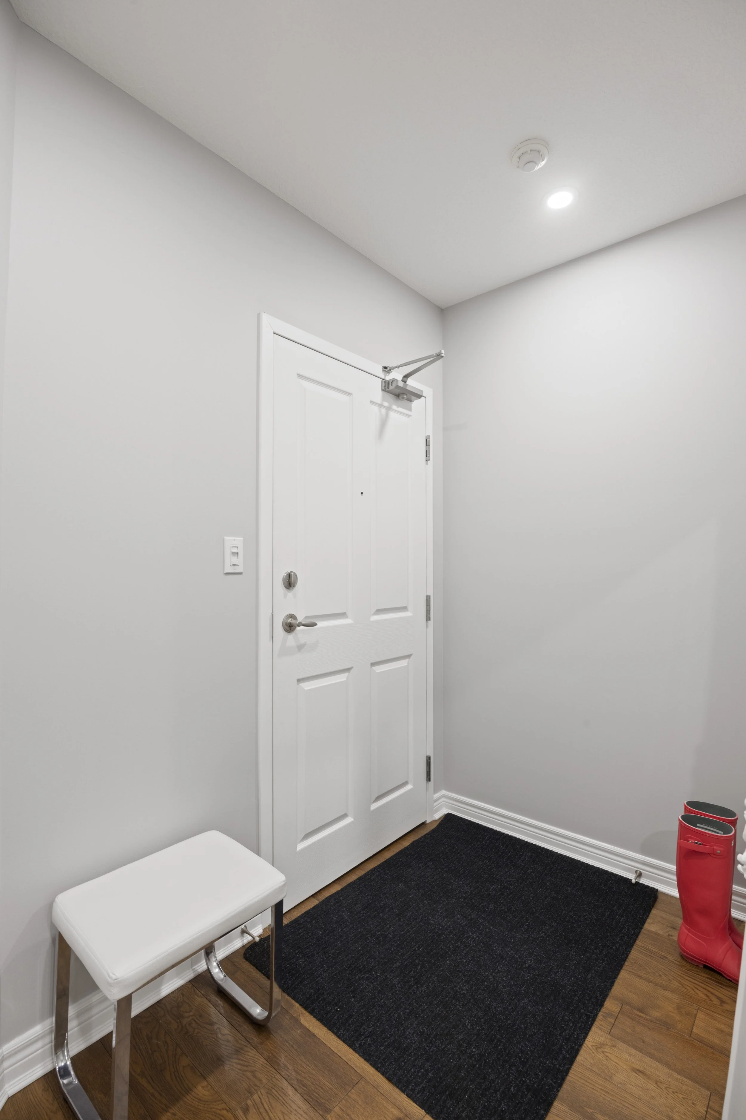 1104-353 Commissioners Rd W -06.JPG