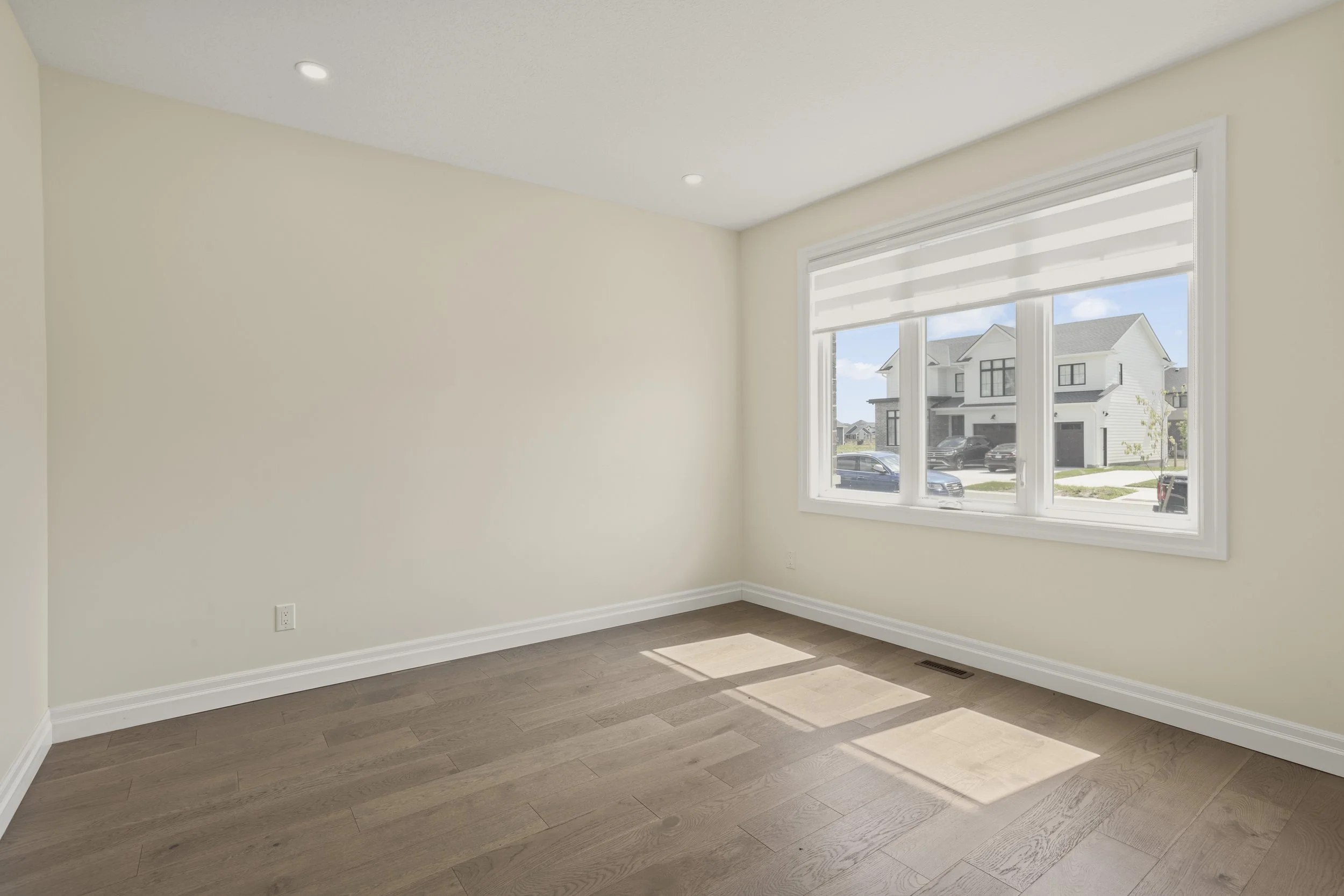 74 Royal Cres -18.JPG