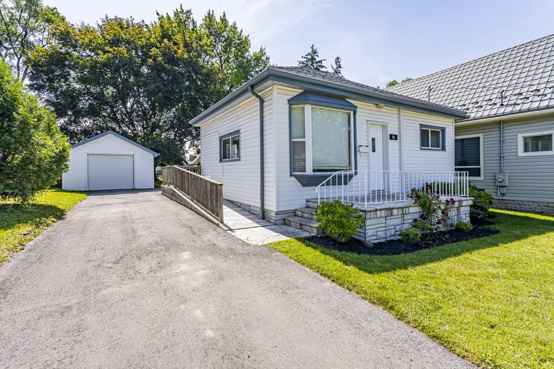 Exteriors-93 Barker St_04.JPG