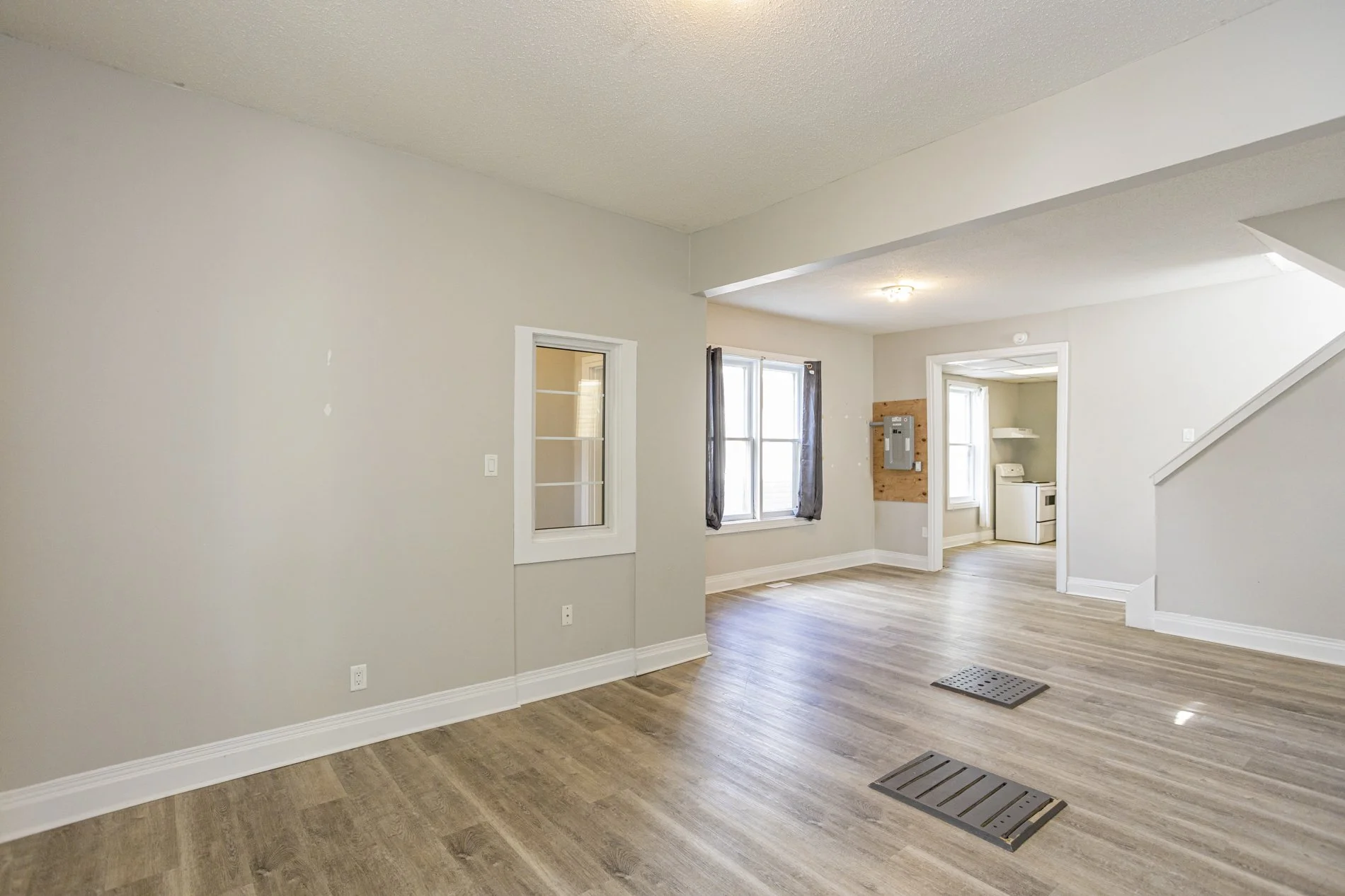 621 Dufferin Ave_06.JPG