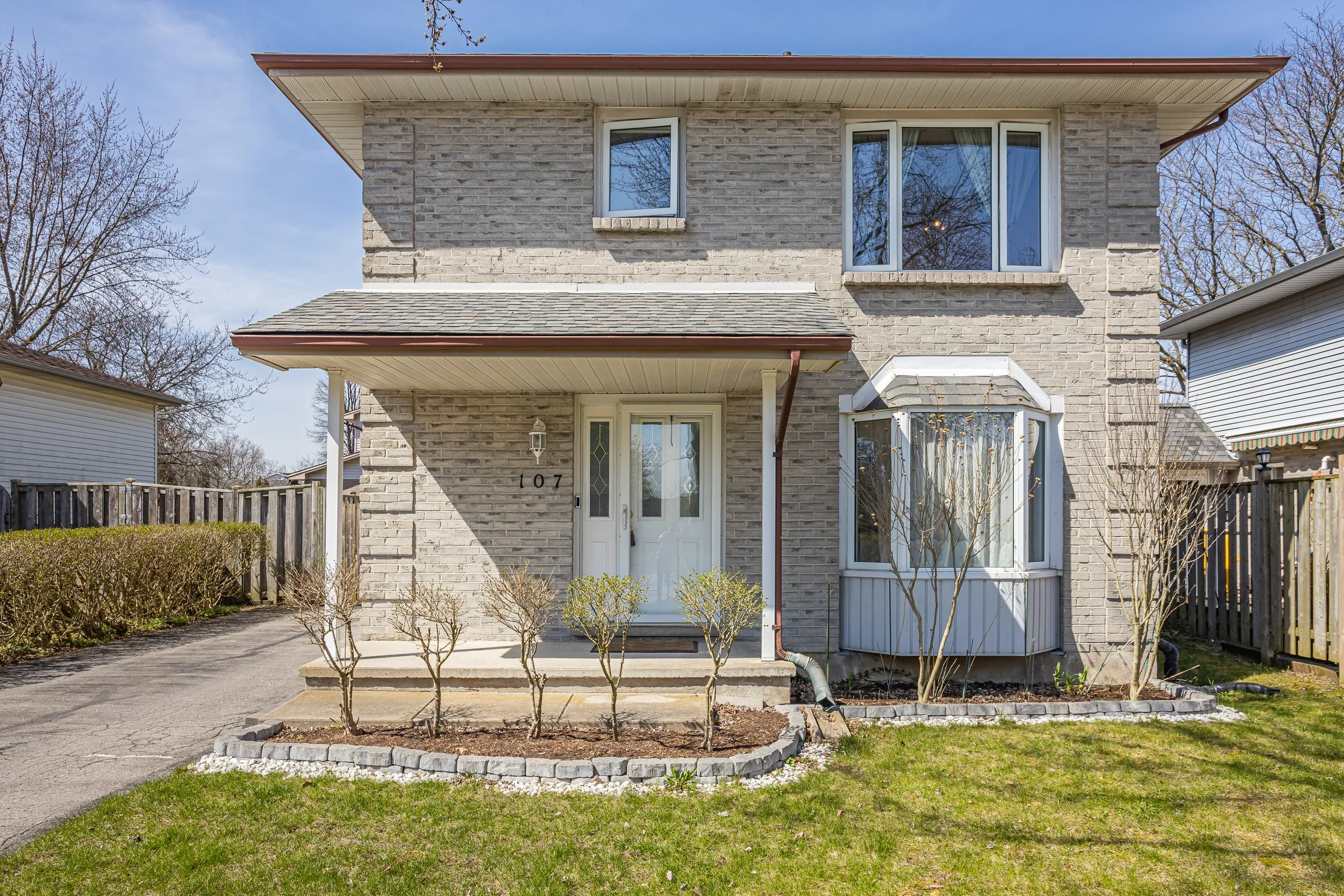 107 Ardsley Cres-3.jpg