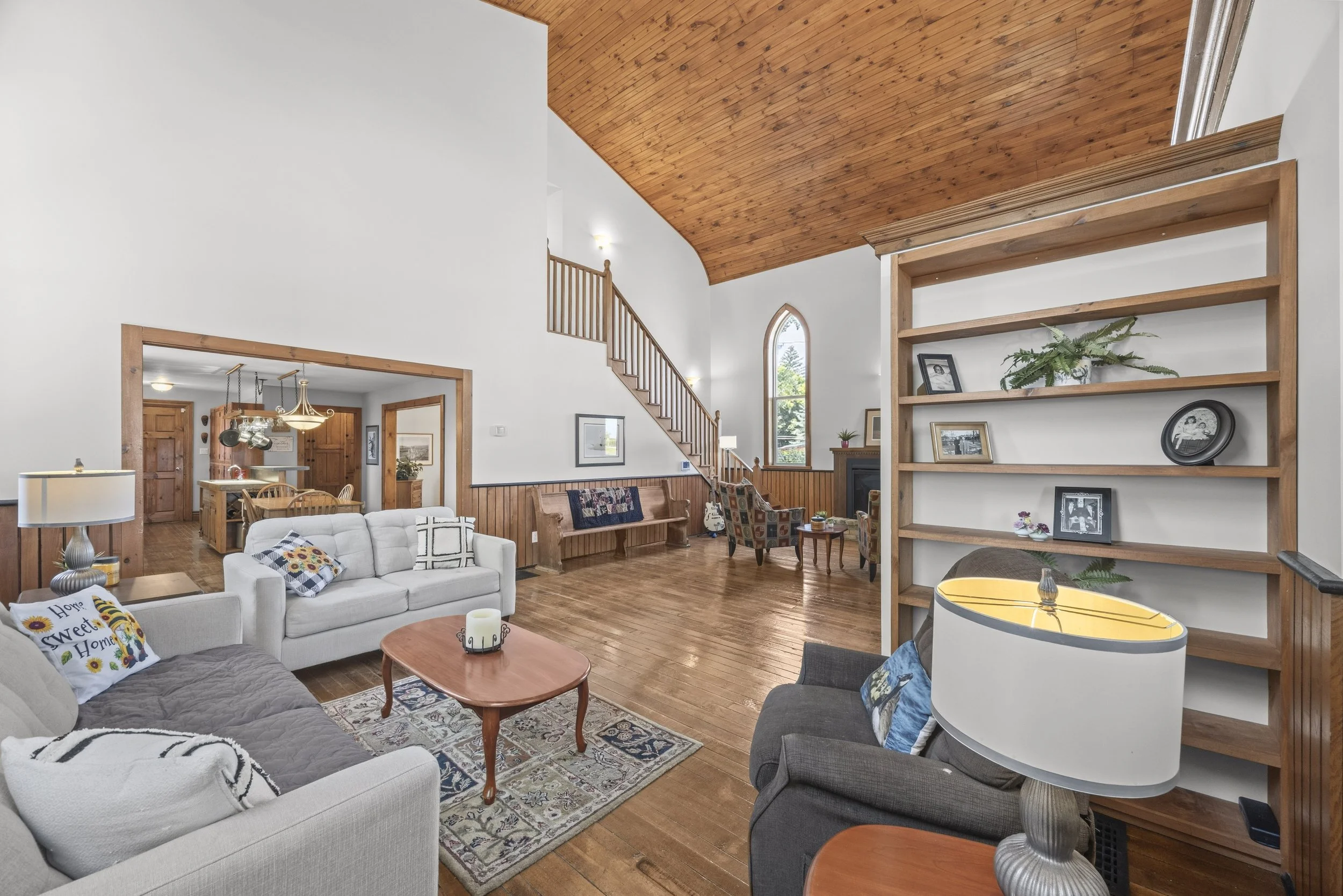 3229 Mcgillivray Dr -13.JPG