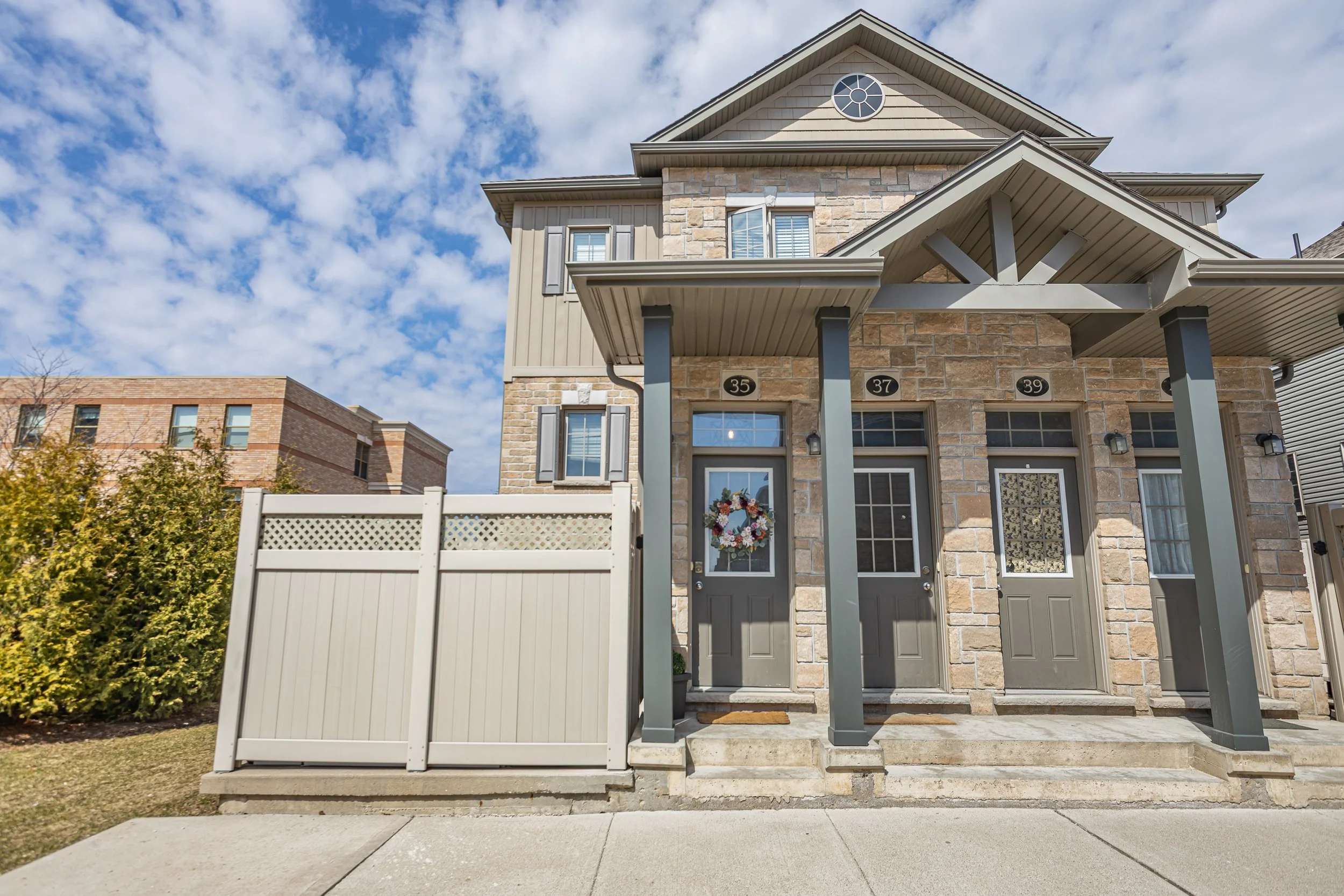 35-3200 Singleton Ave-1.jpg