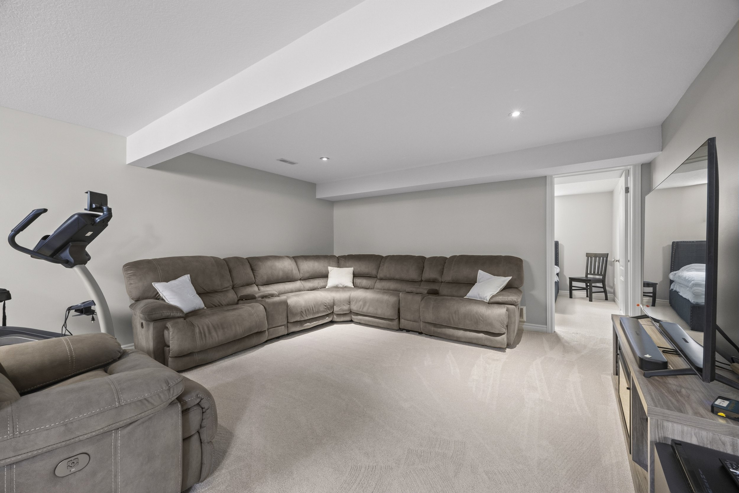 131 Deborah Dr -33.JPG
