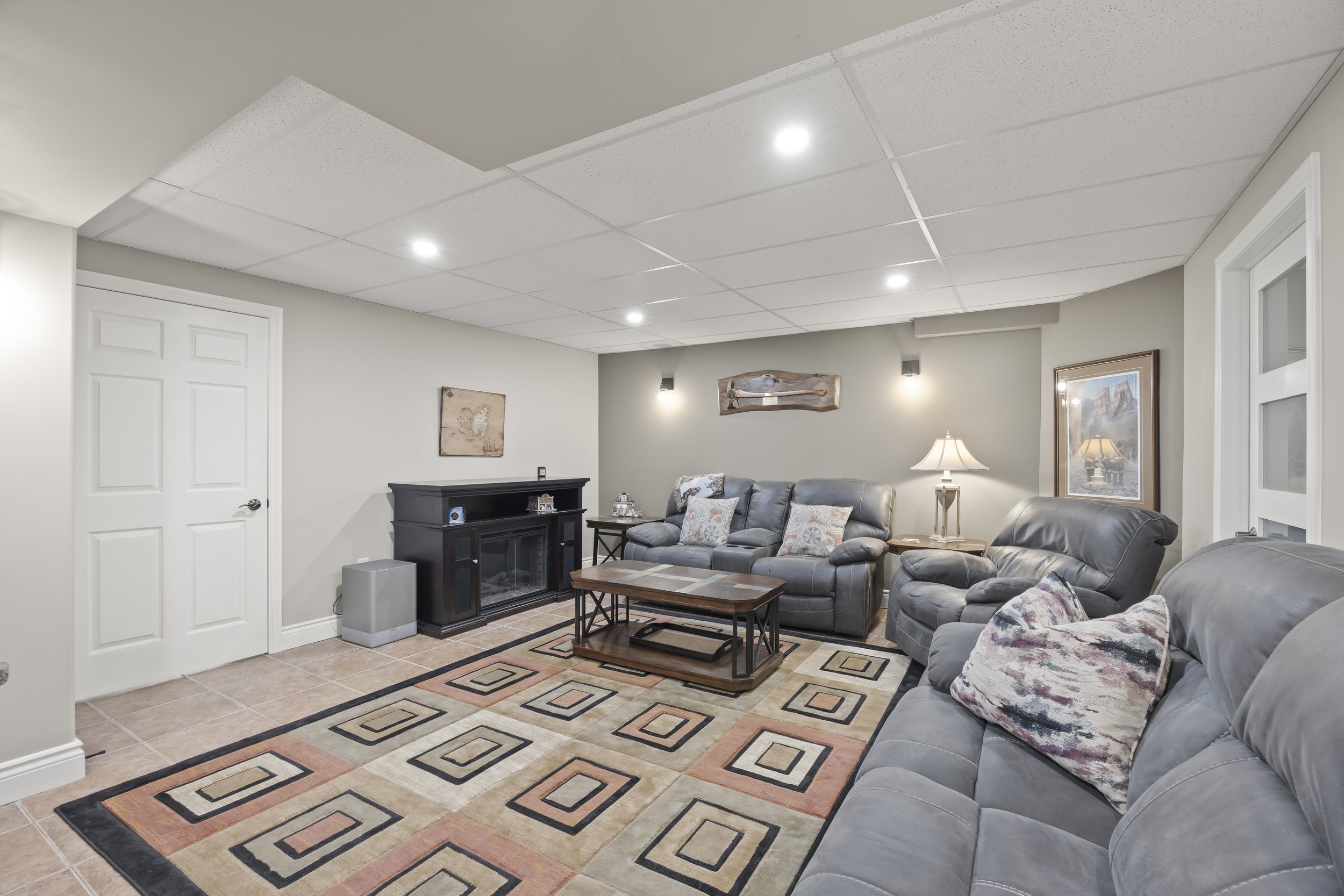 10159 Meadowlily Cres -32.JPG