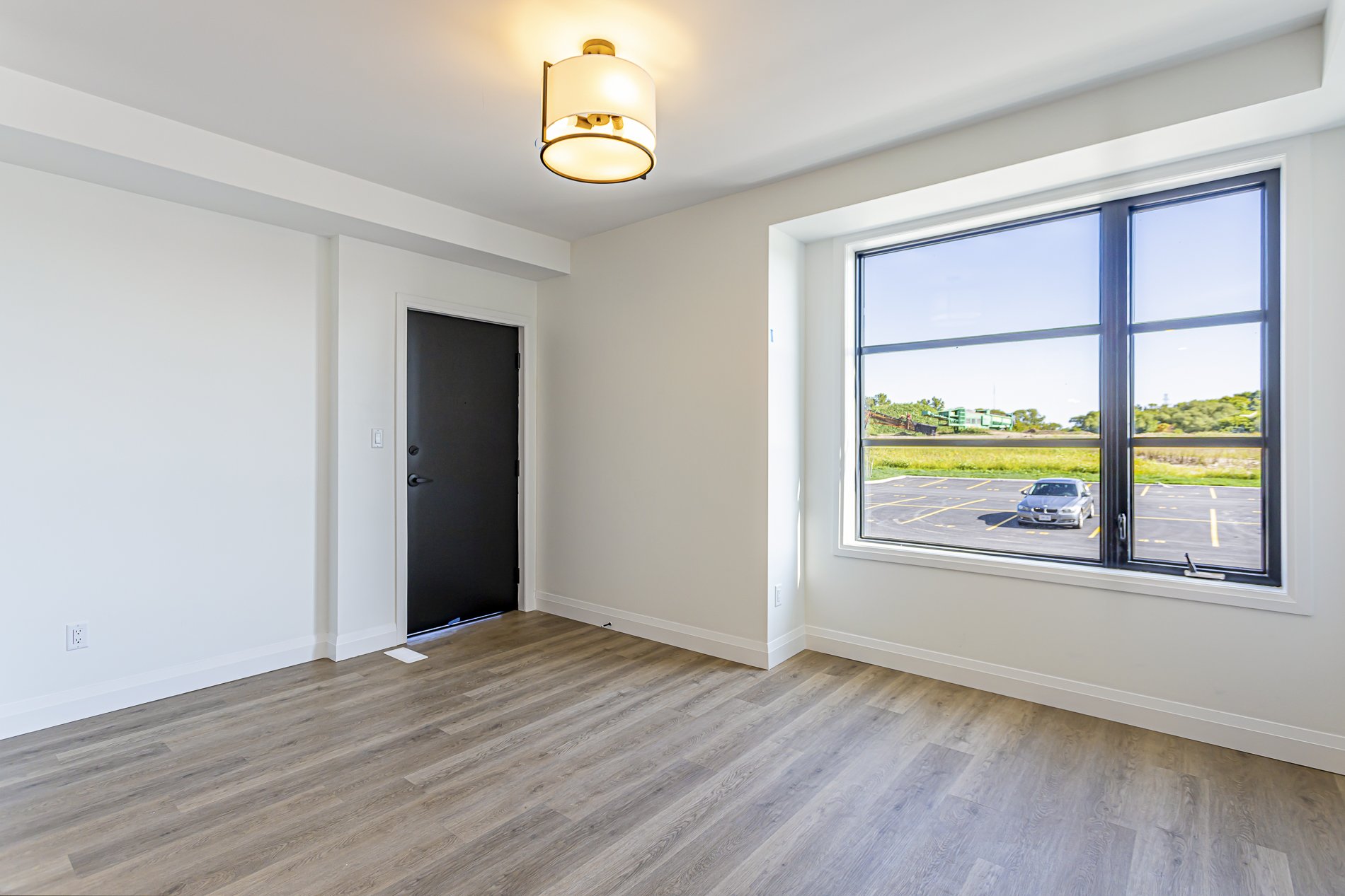 177-3900 Savoy St-Int_01.jpg