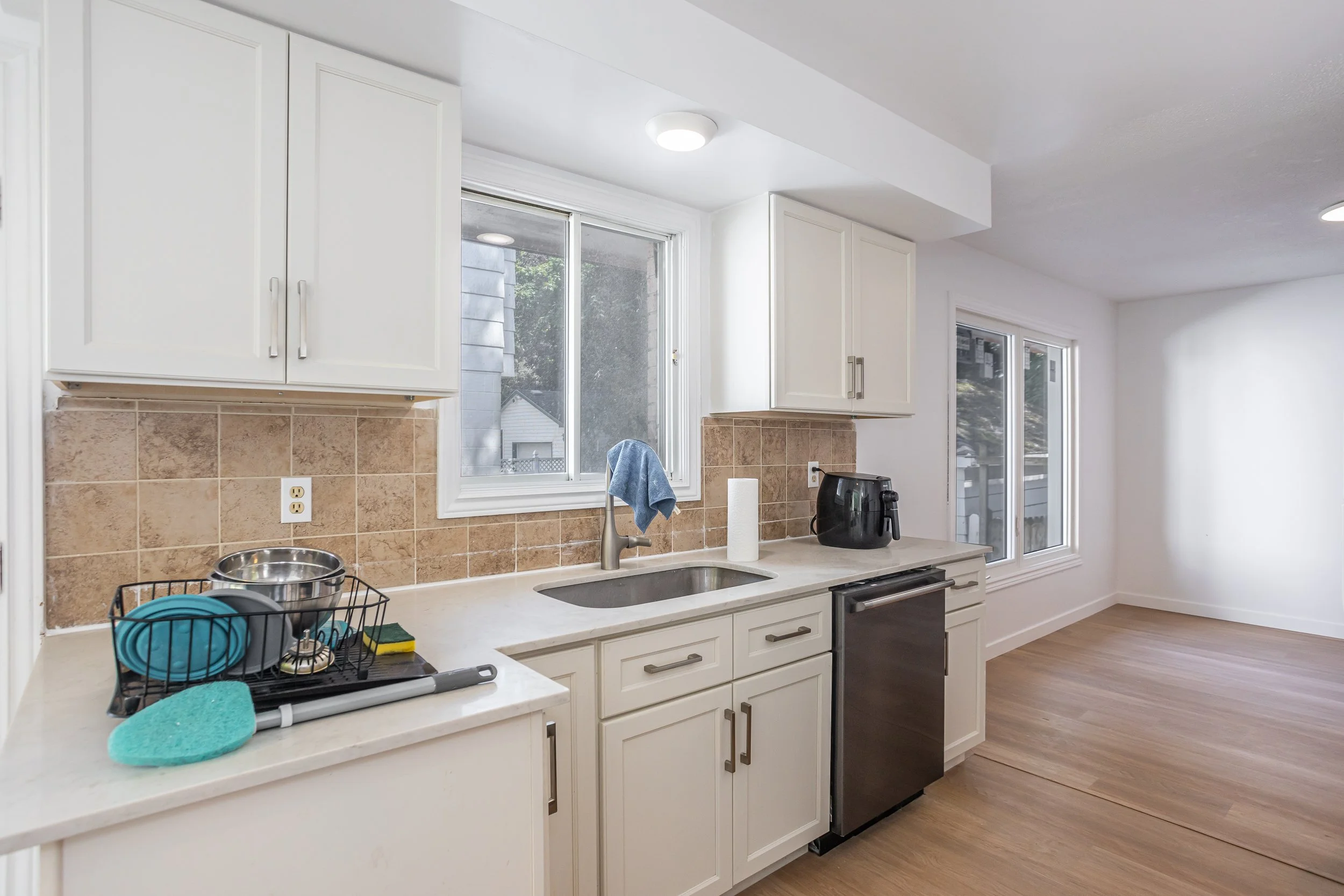 243 Bernard Ave-9.jpg