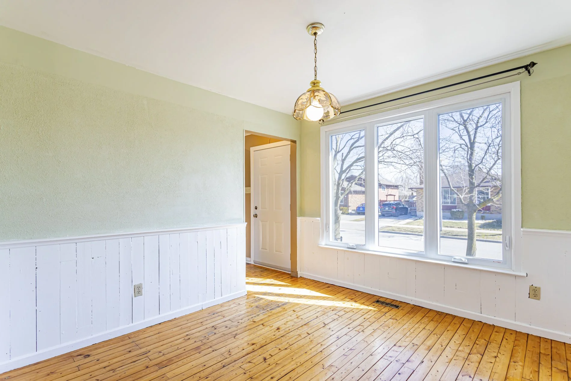 129 Nicholas Cres_08.jpg