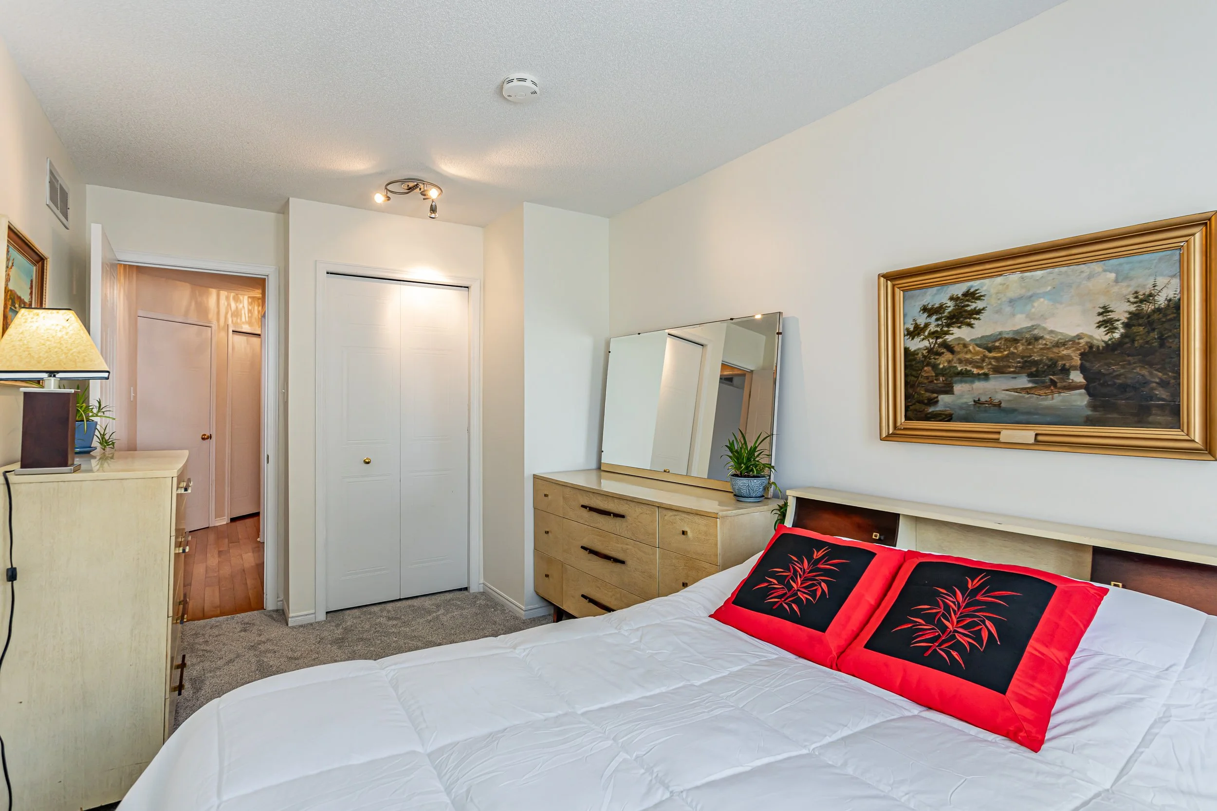 7-99 Edgevalley Rd-23.jpg