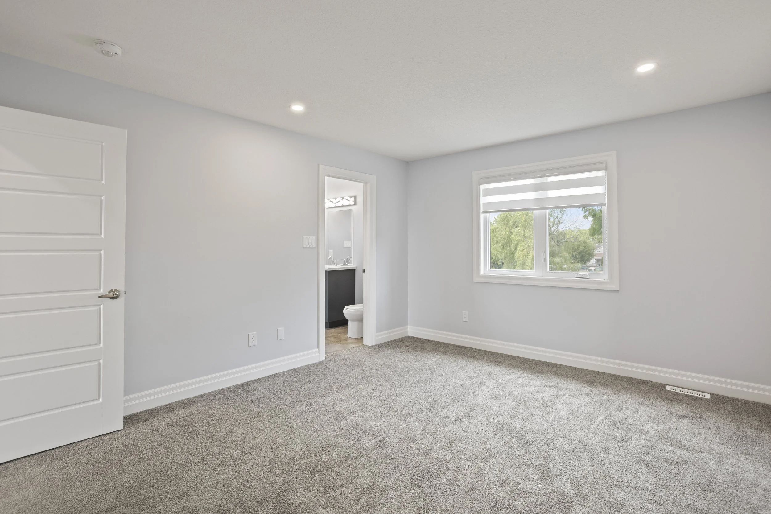 74 Royal Cres -32.JPG