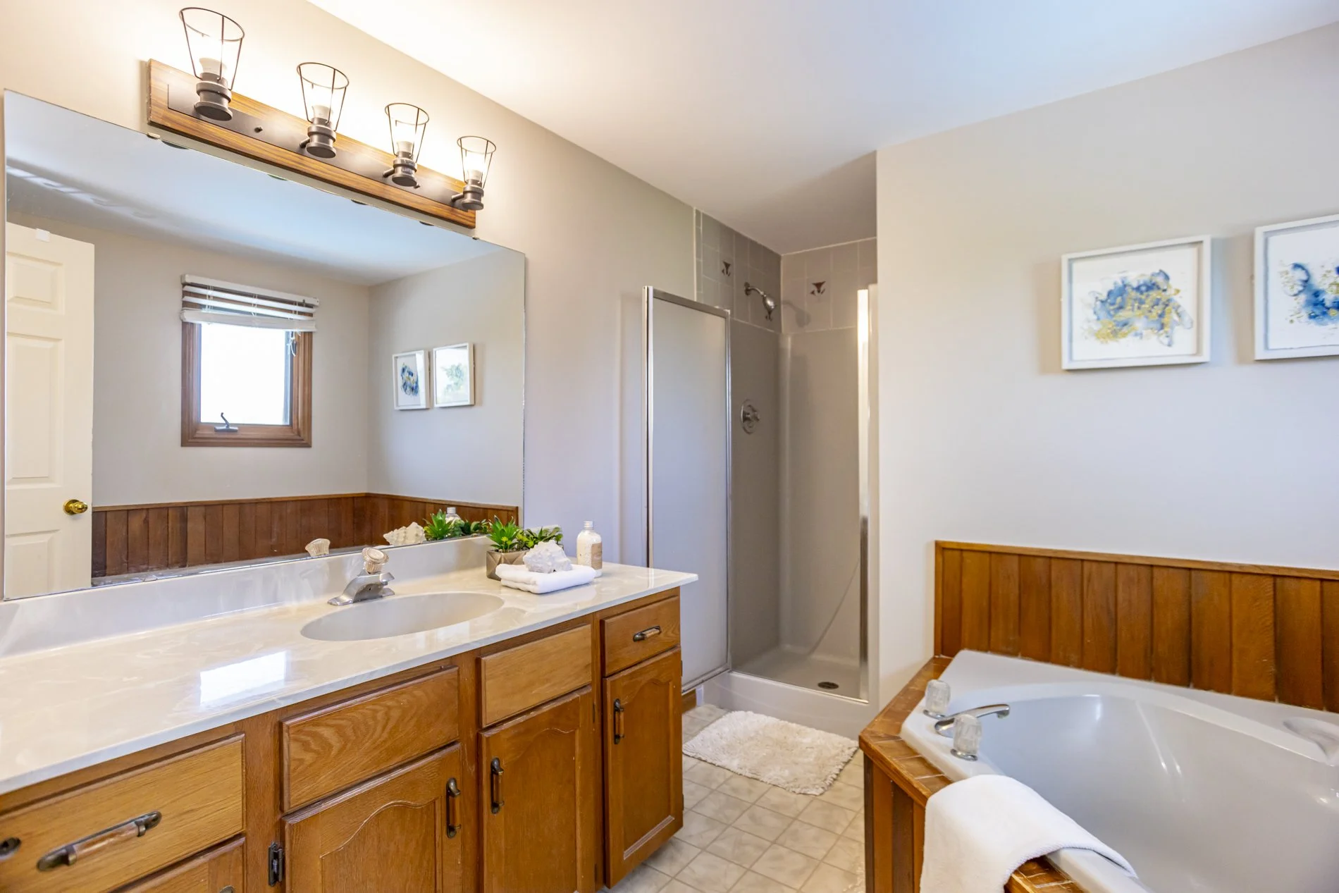 70 Thumnderbird Cres_30.JPG