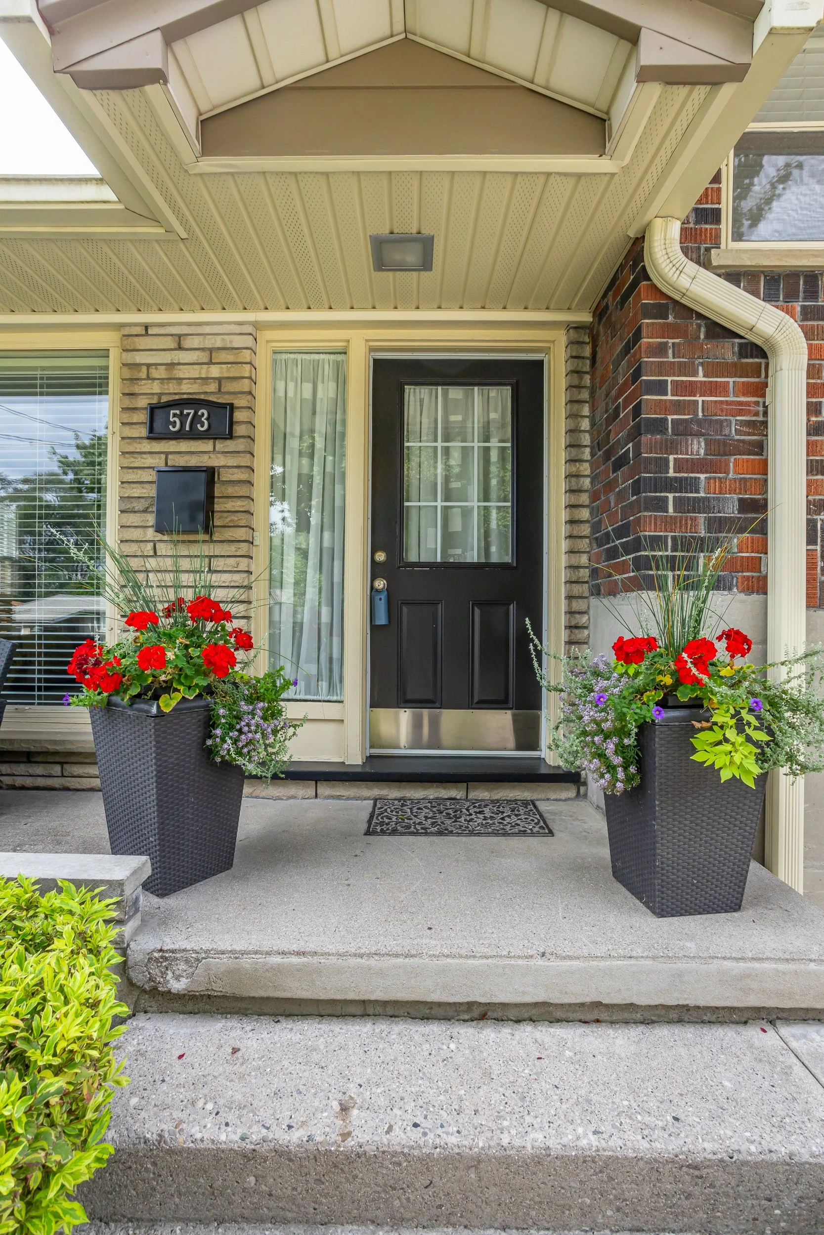 573 Lambton St-5.jpg