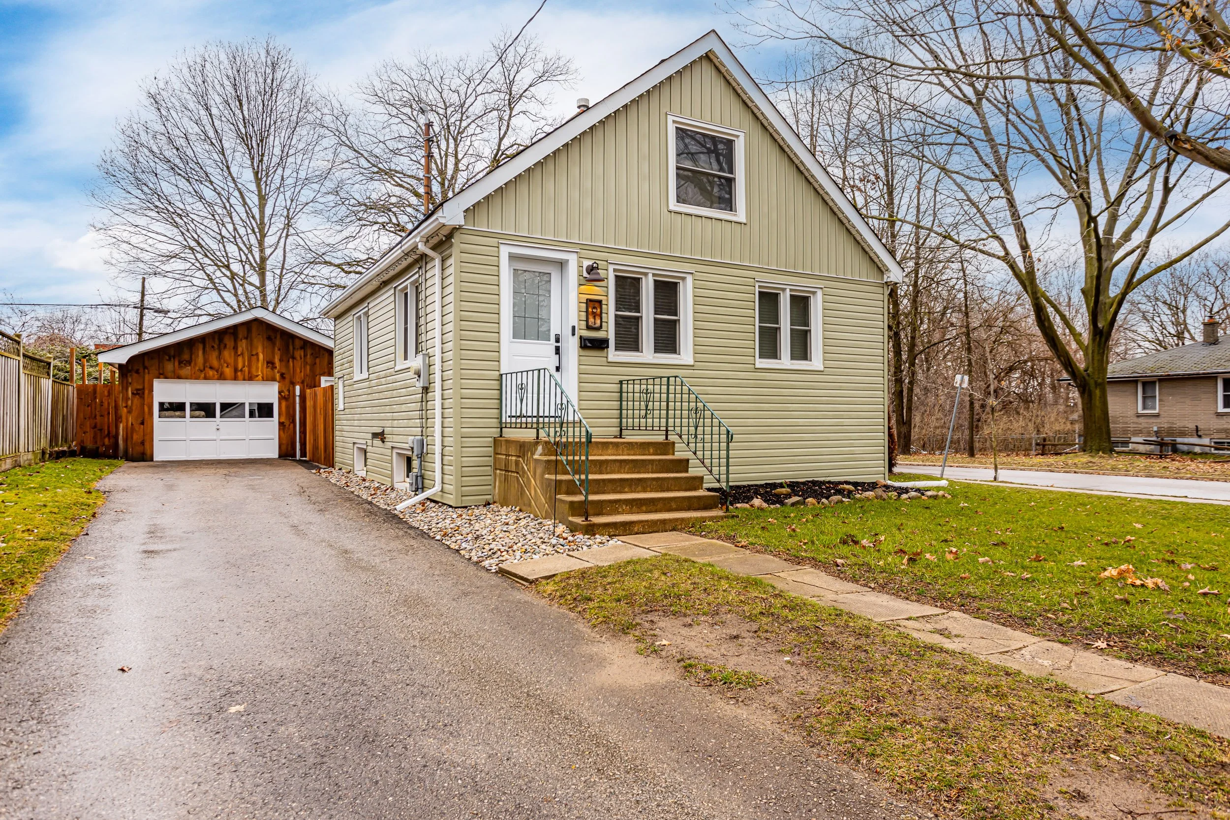 61 Gladstone Ave-1.jpg