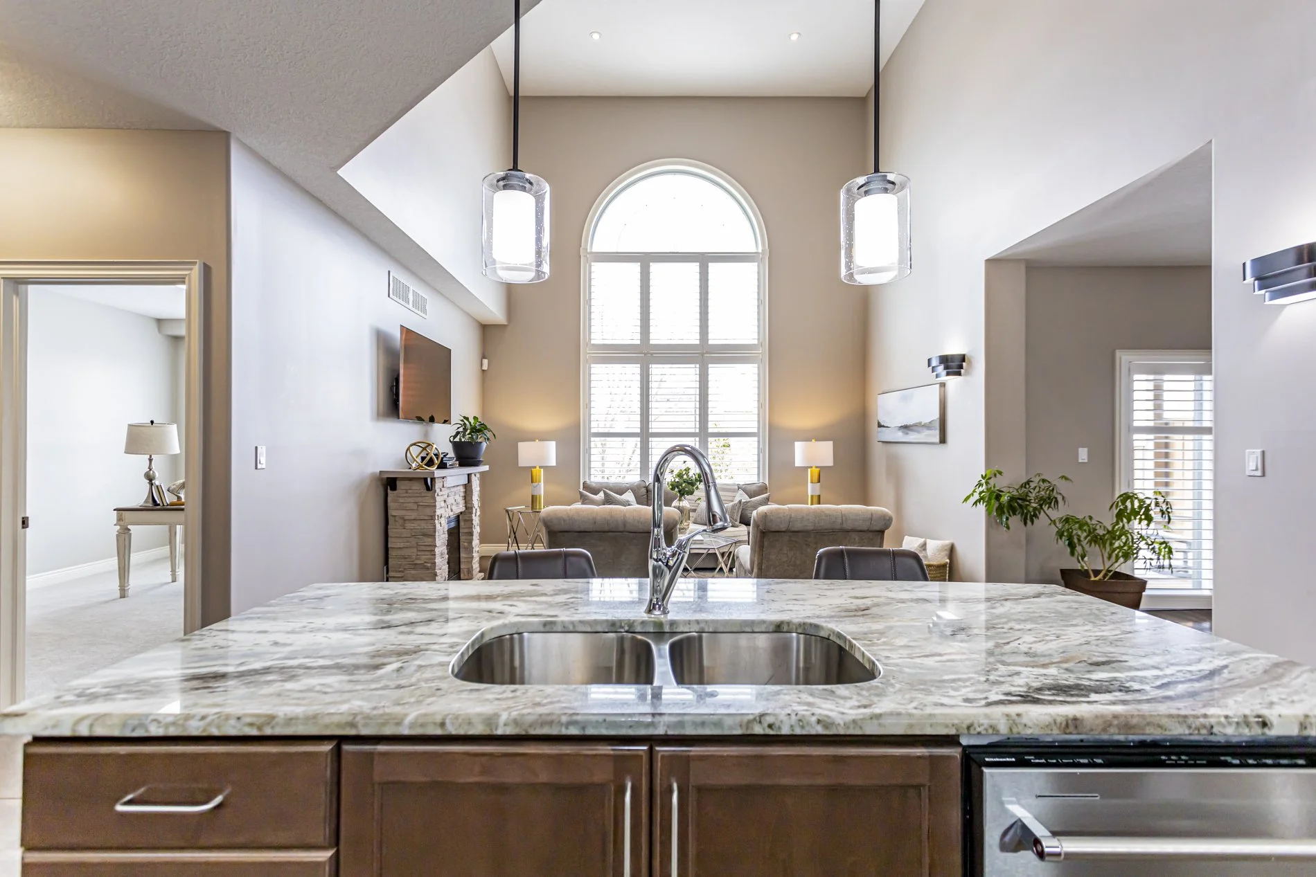 2161 Dogwood Cres_11.JPG