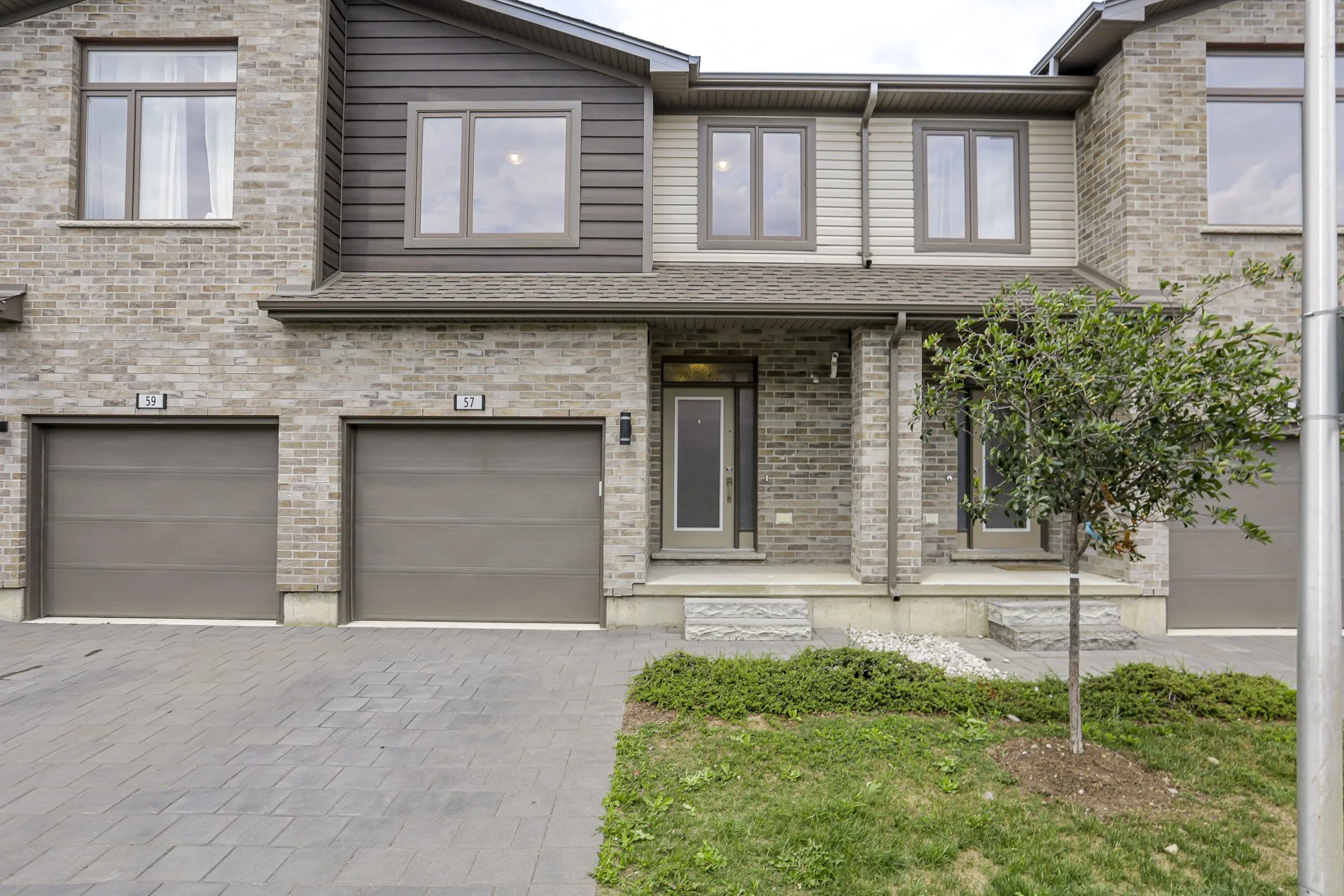 57-1960 Dalmagarry Rd_02.jpg