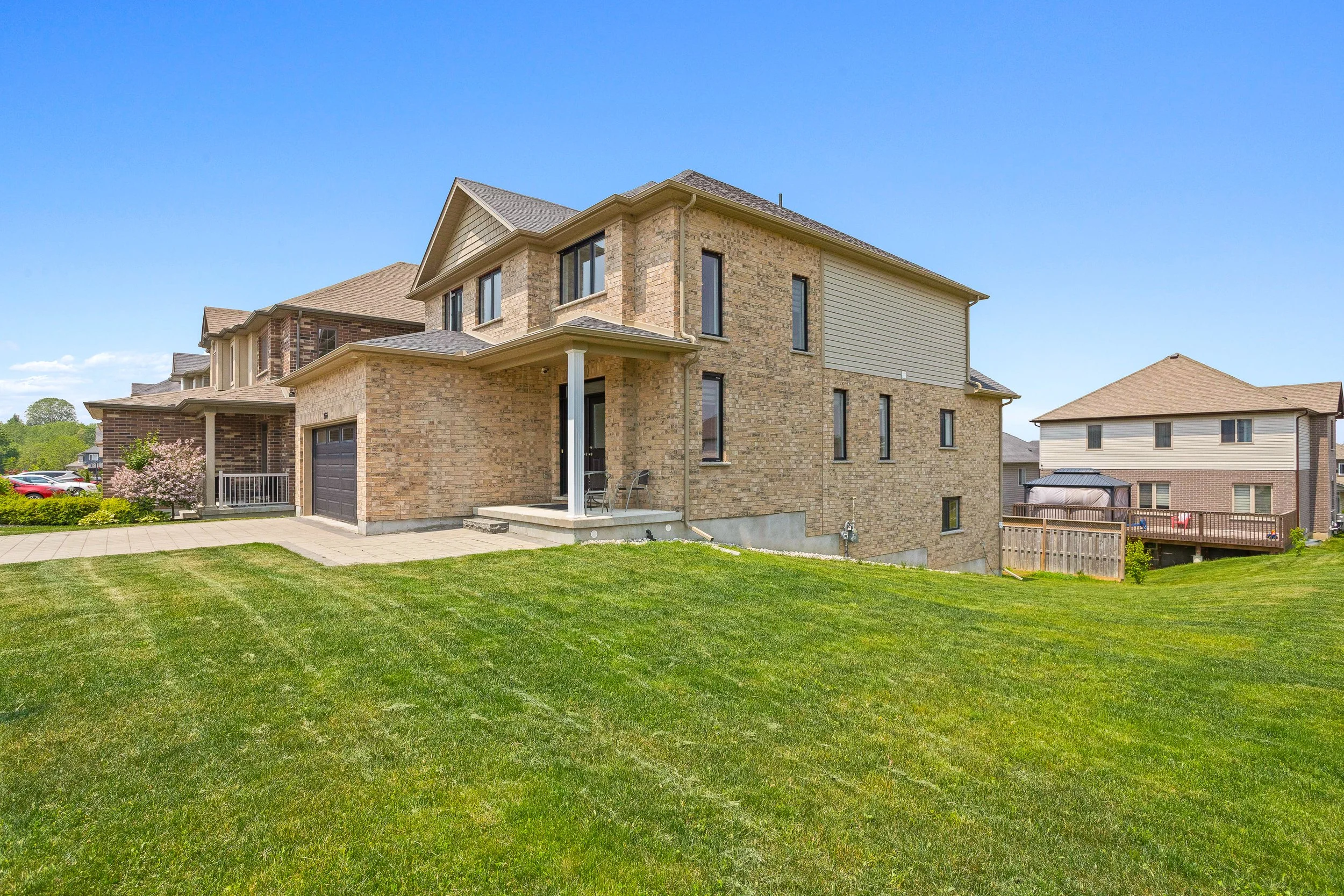 2564 Holbrook Dr-4.jpg
