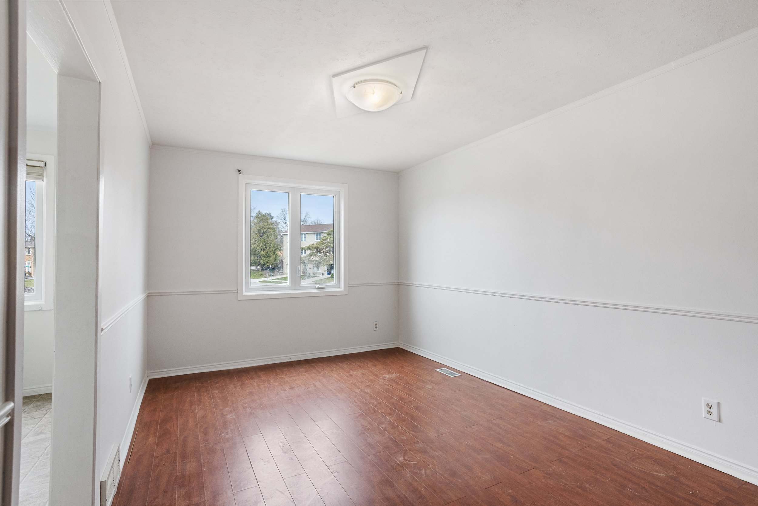 216 Homestead Cres-11.jpg