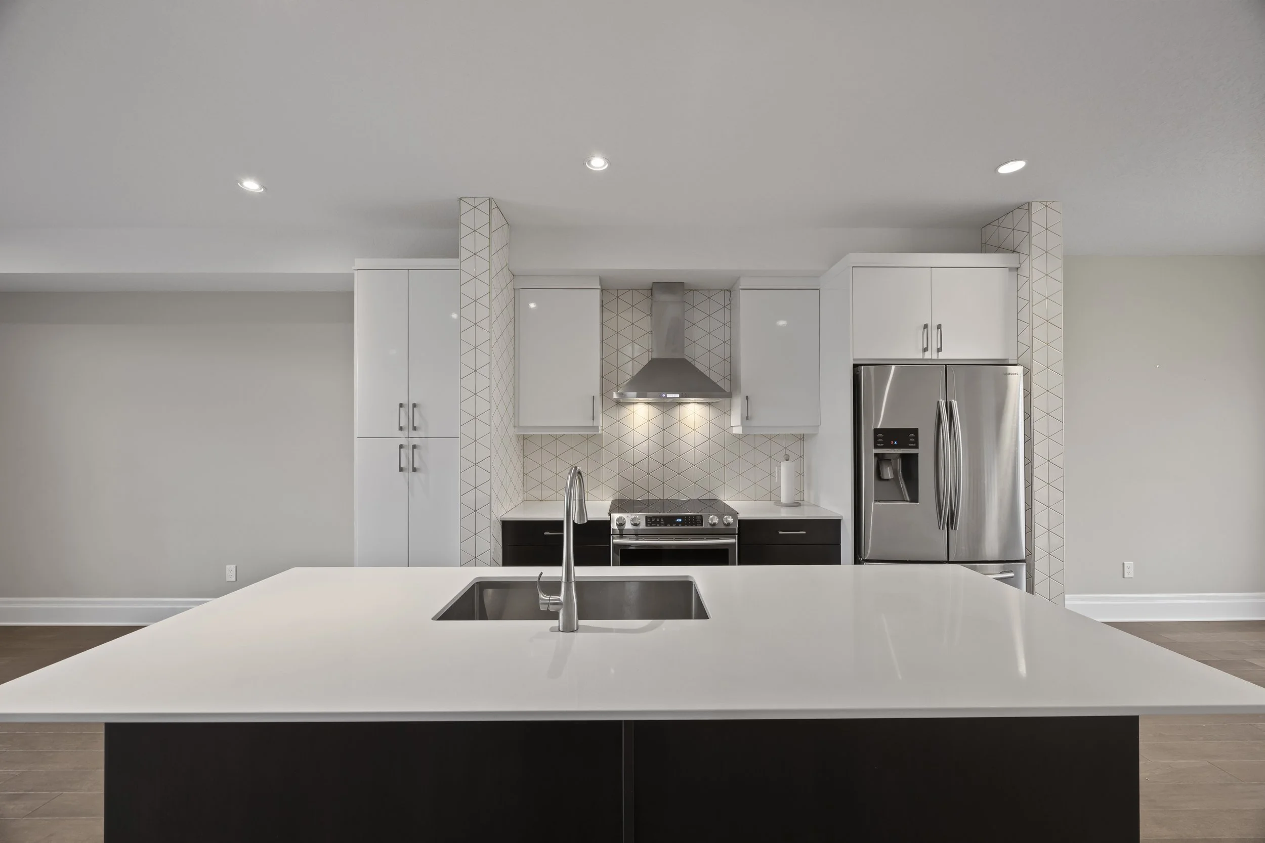 555 Sunningdale Rd E -13.JPG