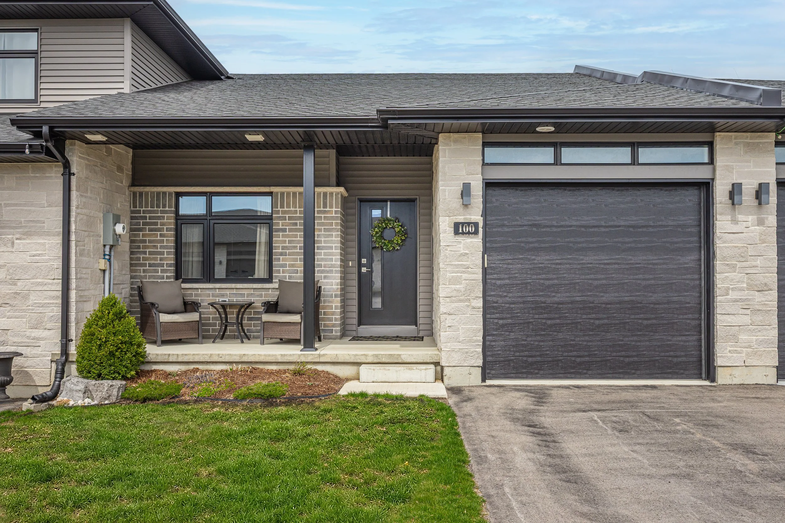 100 Rowe Ave -01.jpg