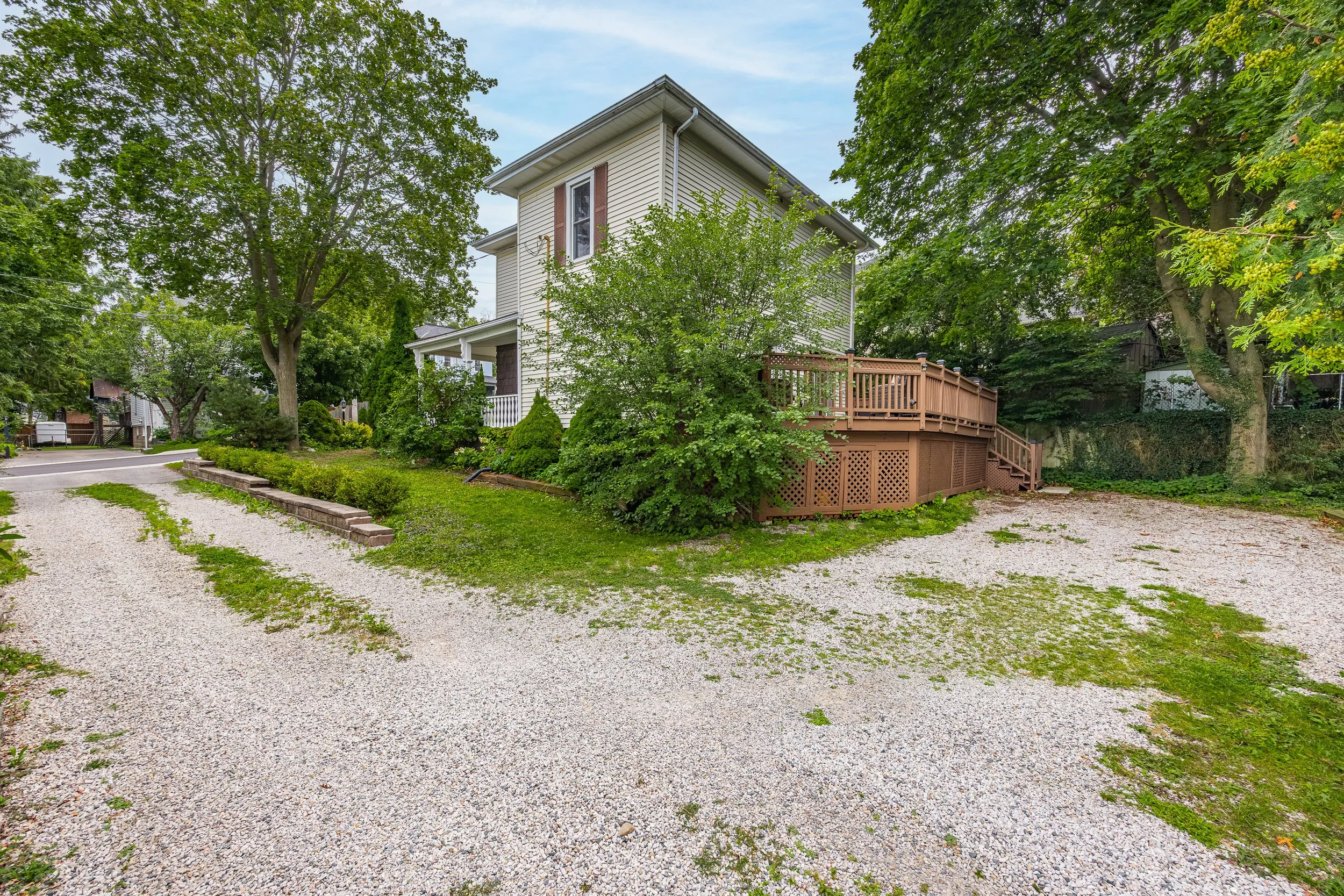 152 Wonham St S -37.jpg