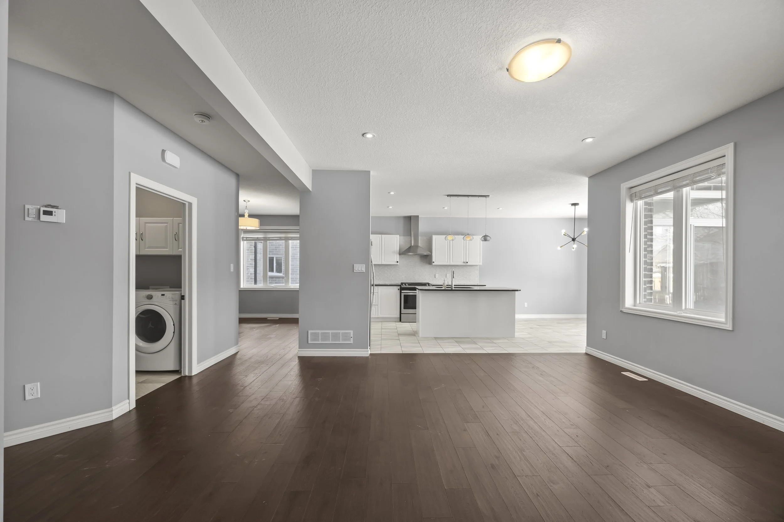 471 Sophia Cres -11.JPG