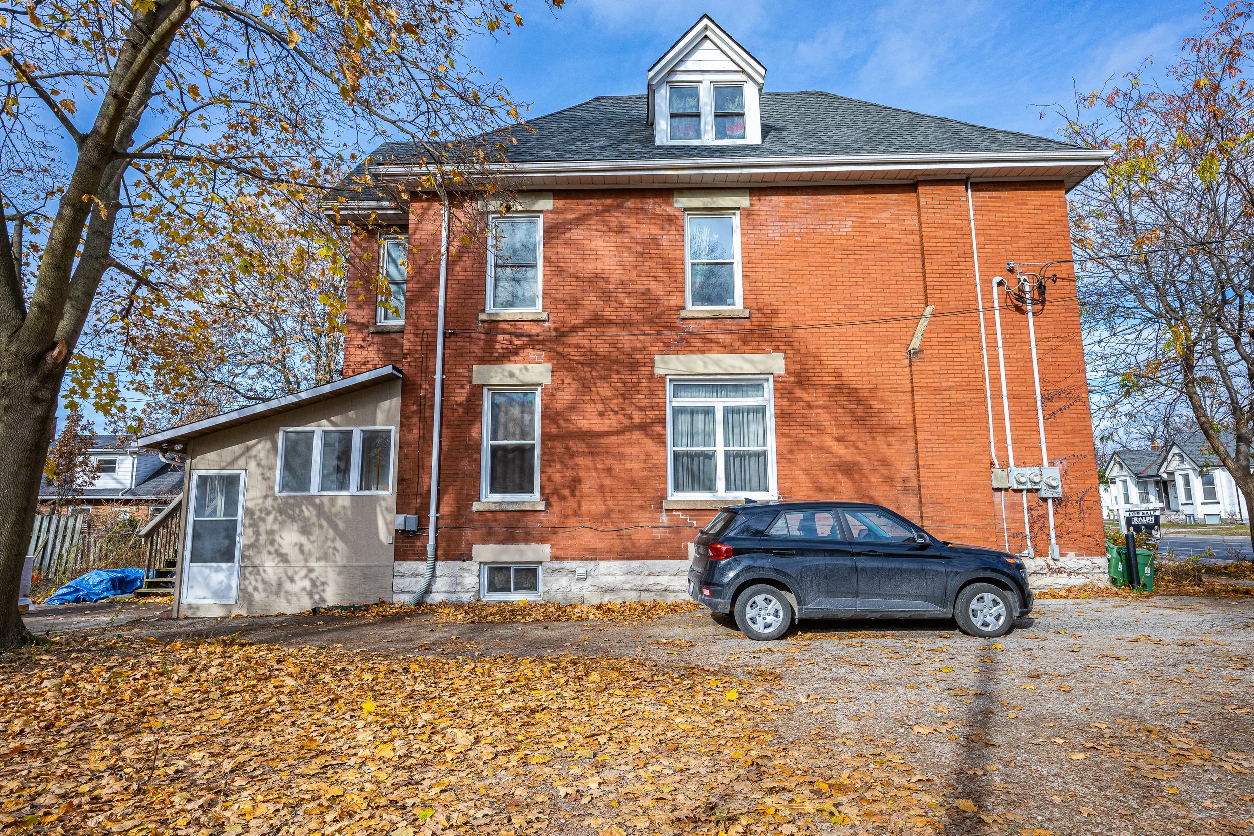 551 Adealide St North -39.jpg
