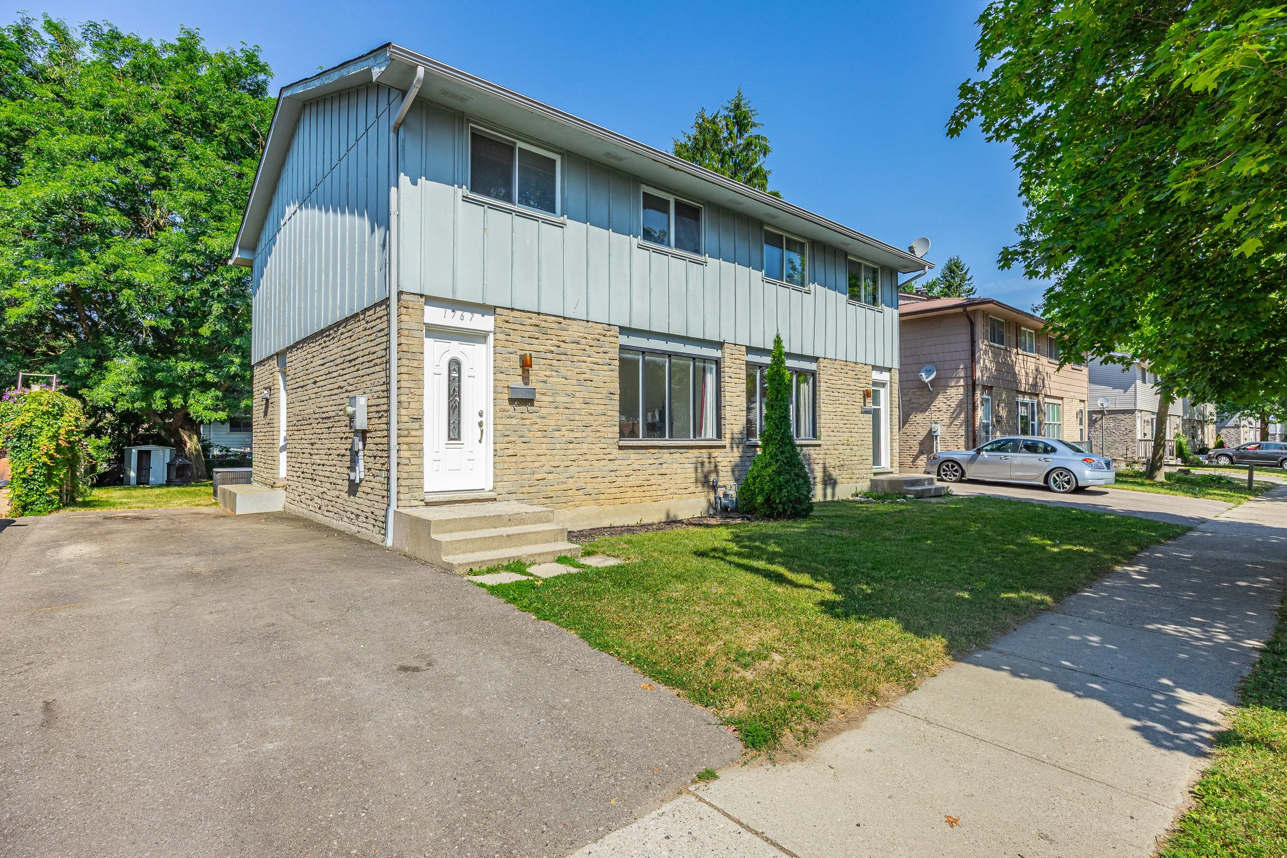 1767 Aldersbrook Rd -02.jpg