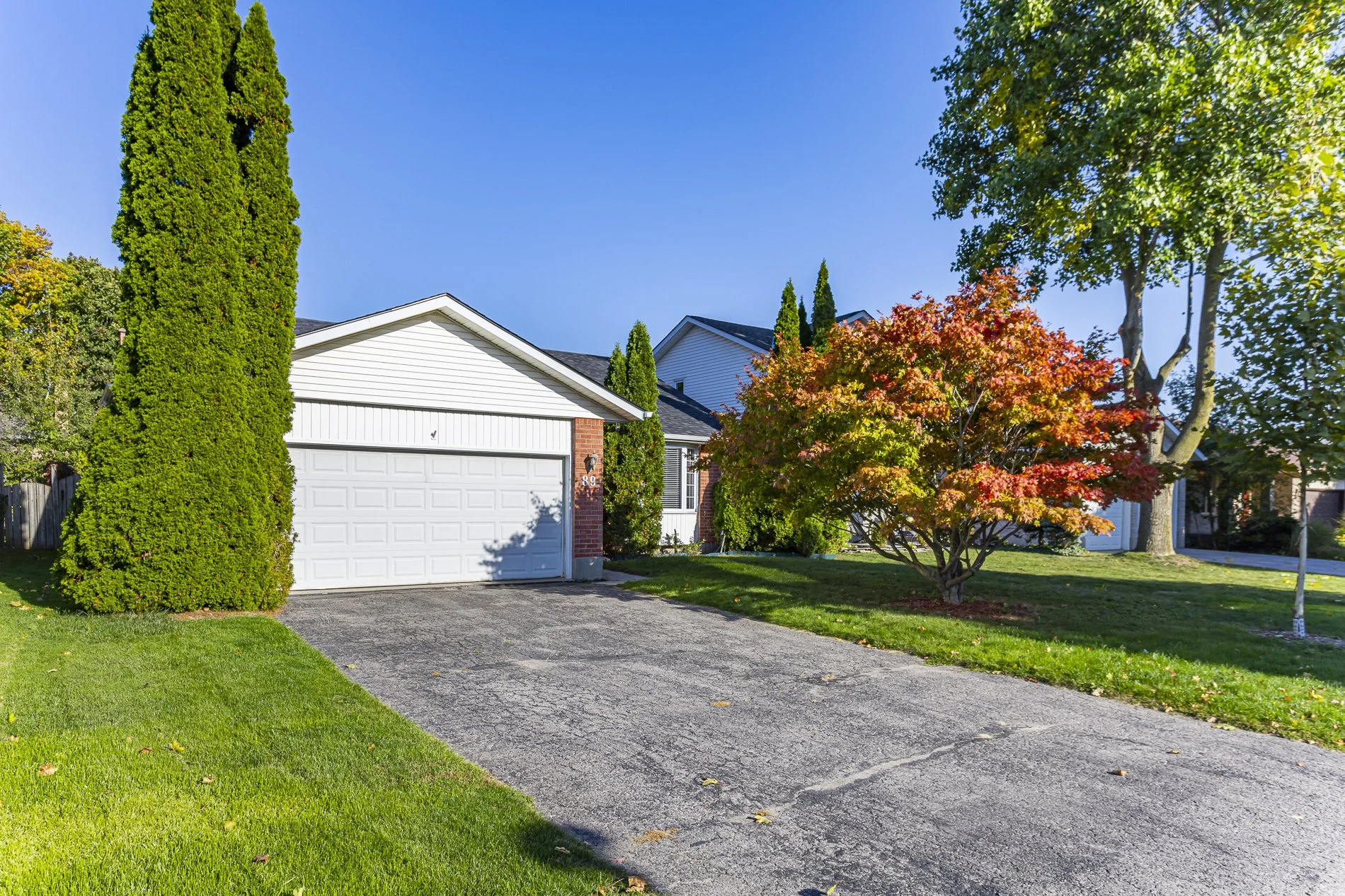 89 Midale Cres_02.jpg