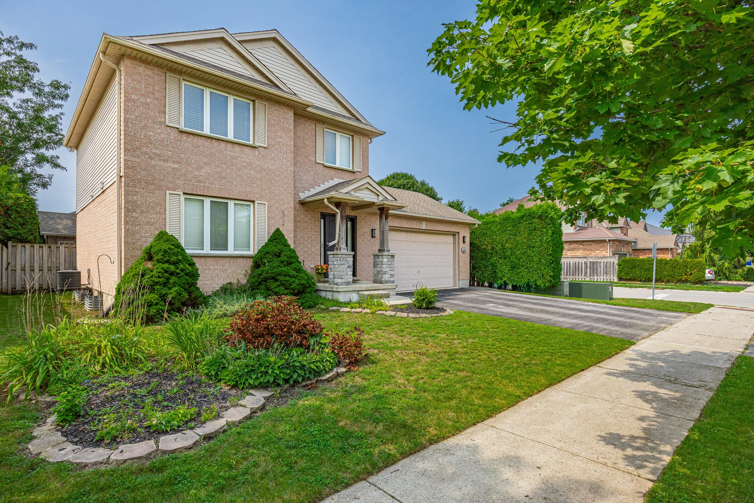 43 Meredith Dr -01.jpg