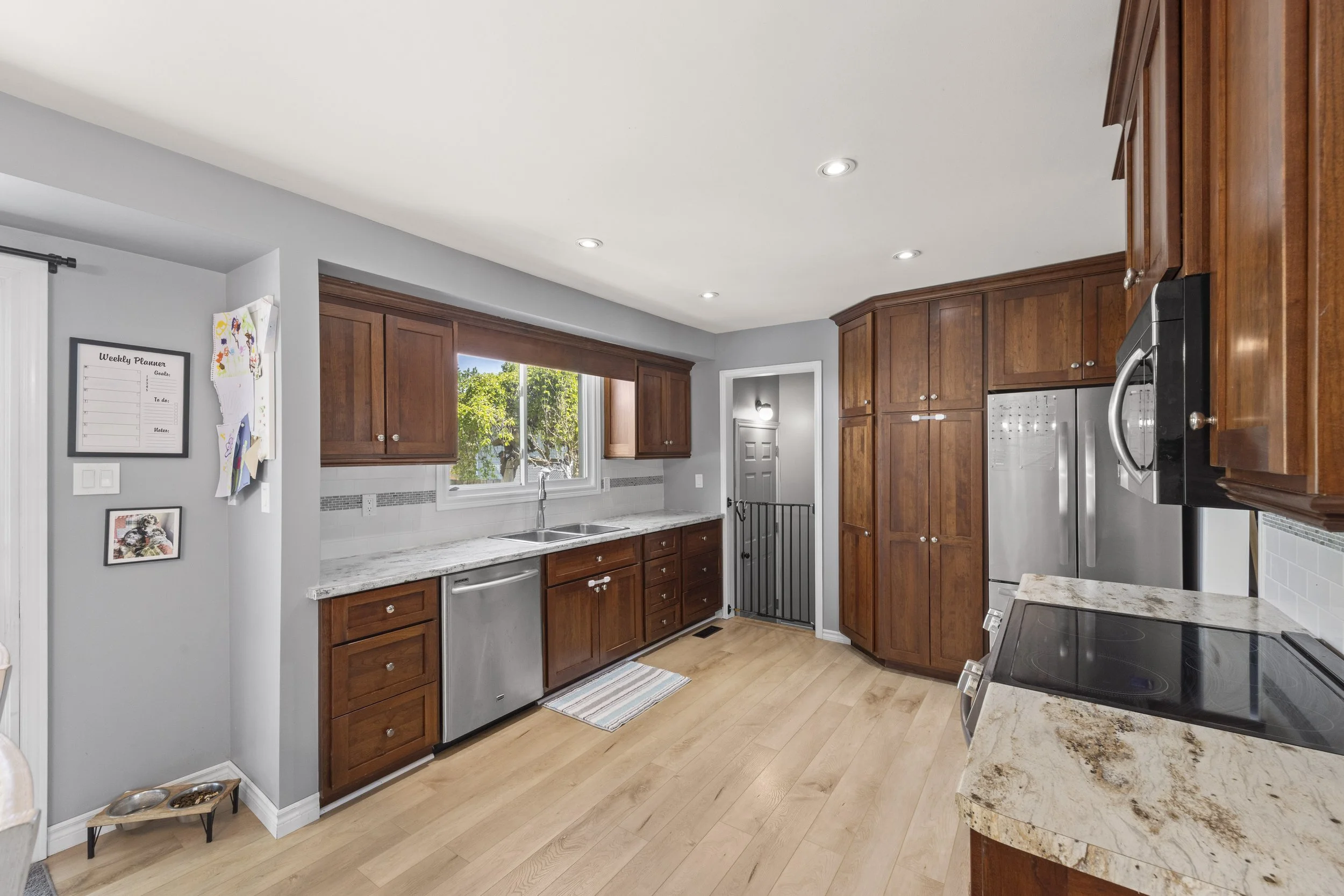 315 Elgin St W -15.JPG
