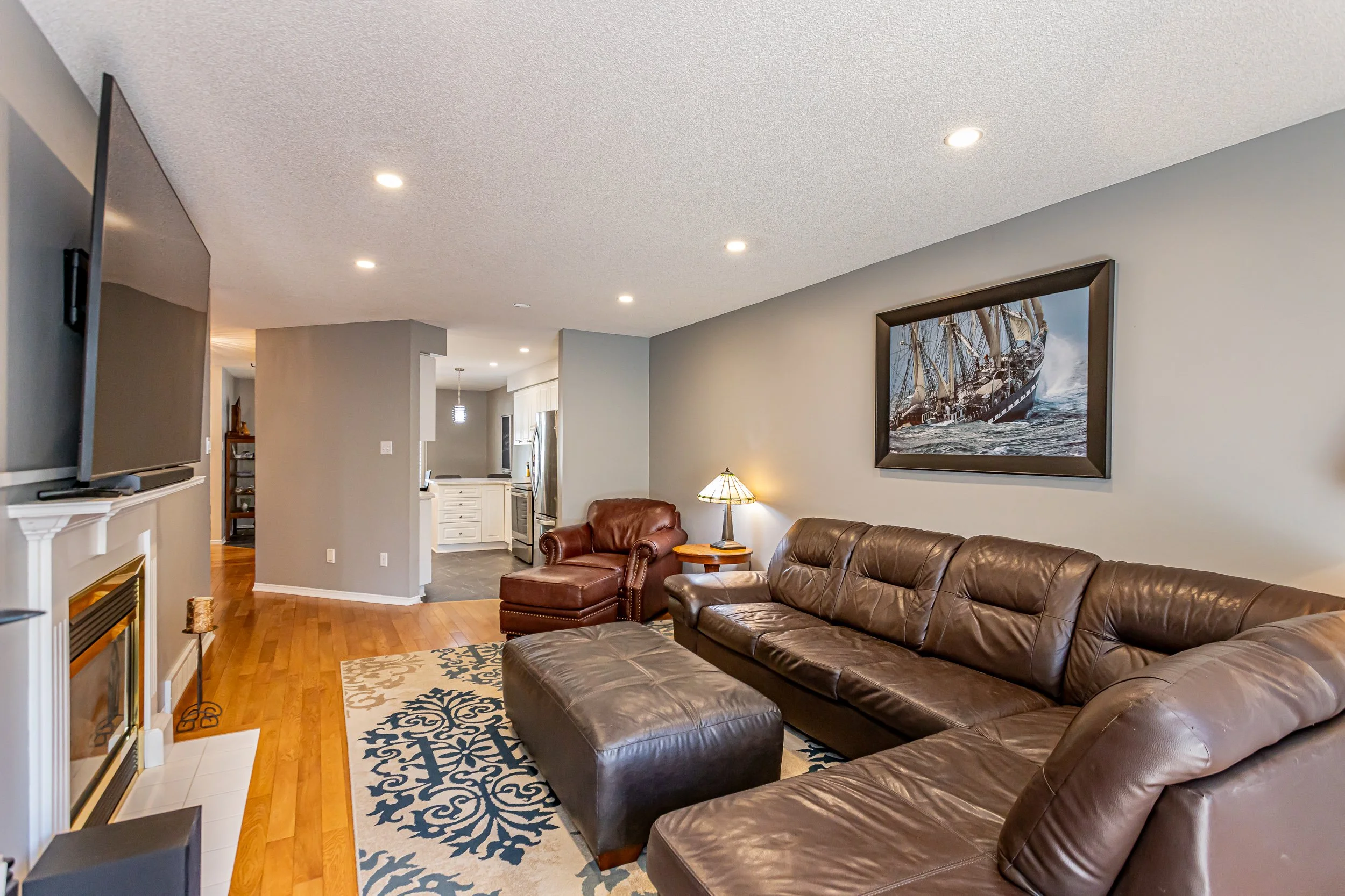 7-99 Edgevalley Rd-10.jpg