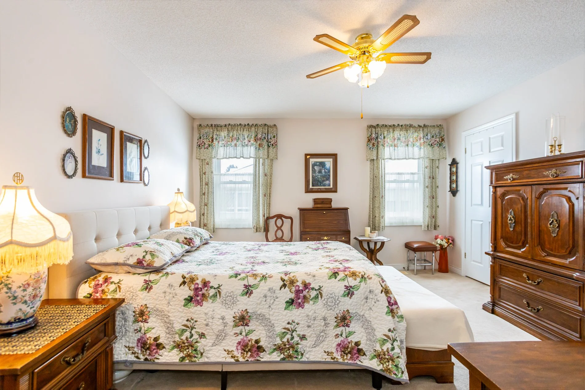 60 Hawkins Cres-21.jpg