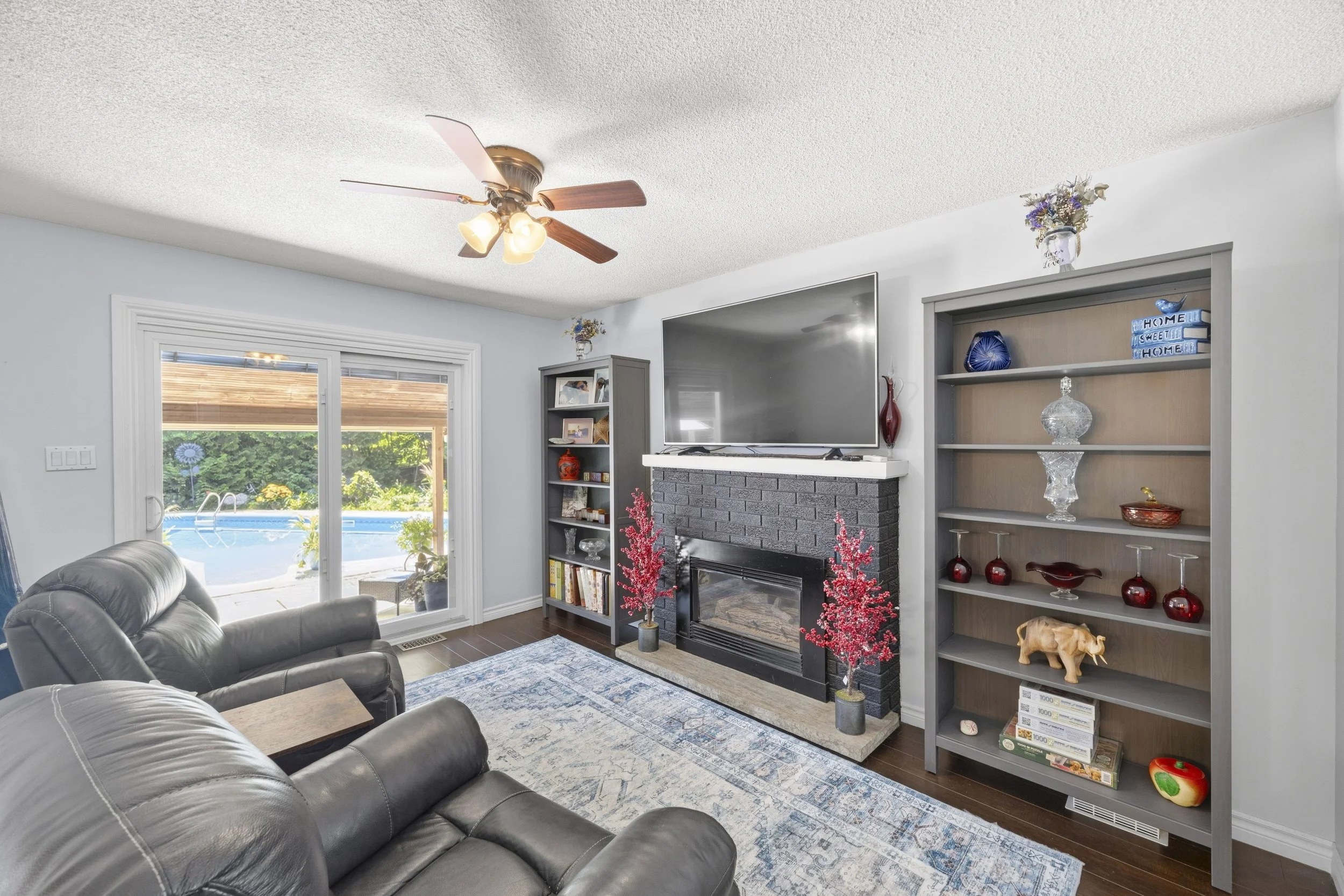 219 Dundas St W -14.JPG