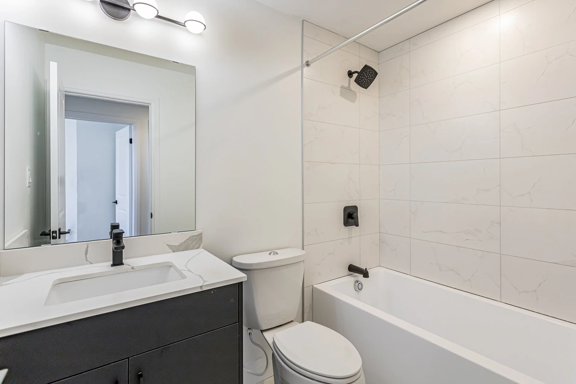 177-3900 Savoy St-Int_17.jpg